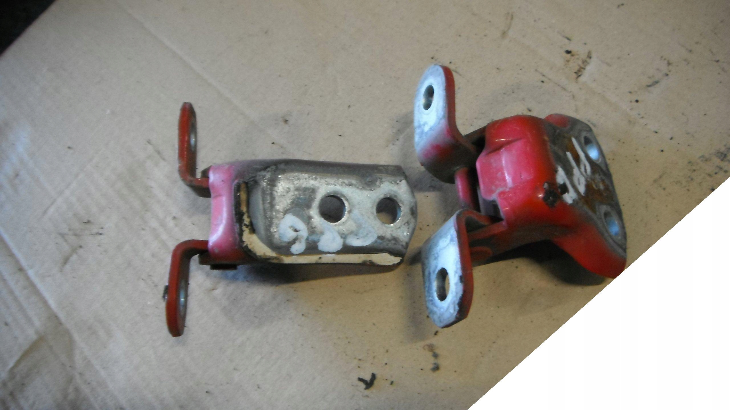 TOYOTA YARIS II 2 5D 05- ZAWIAS PRAWY PRZEDNI 2szt