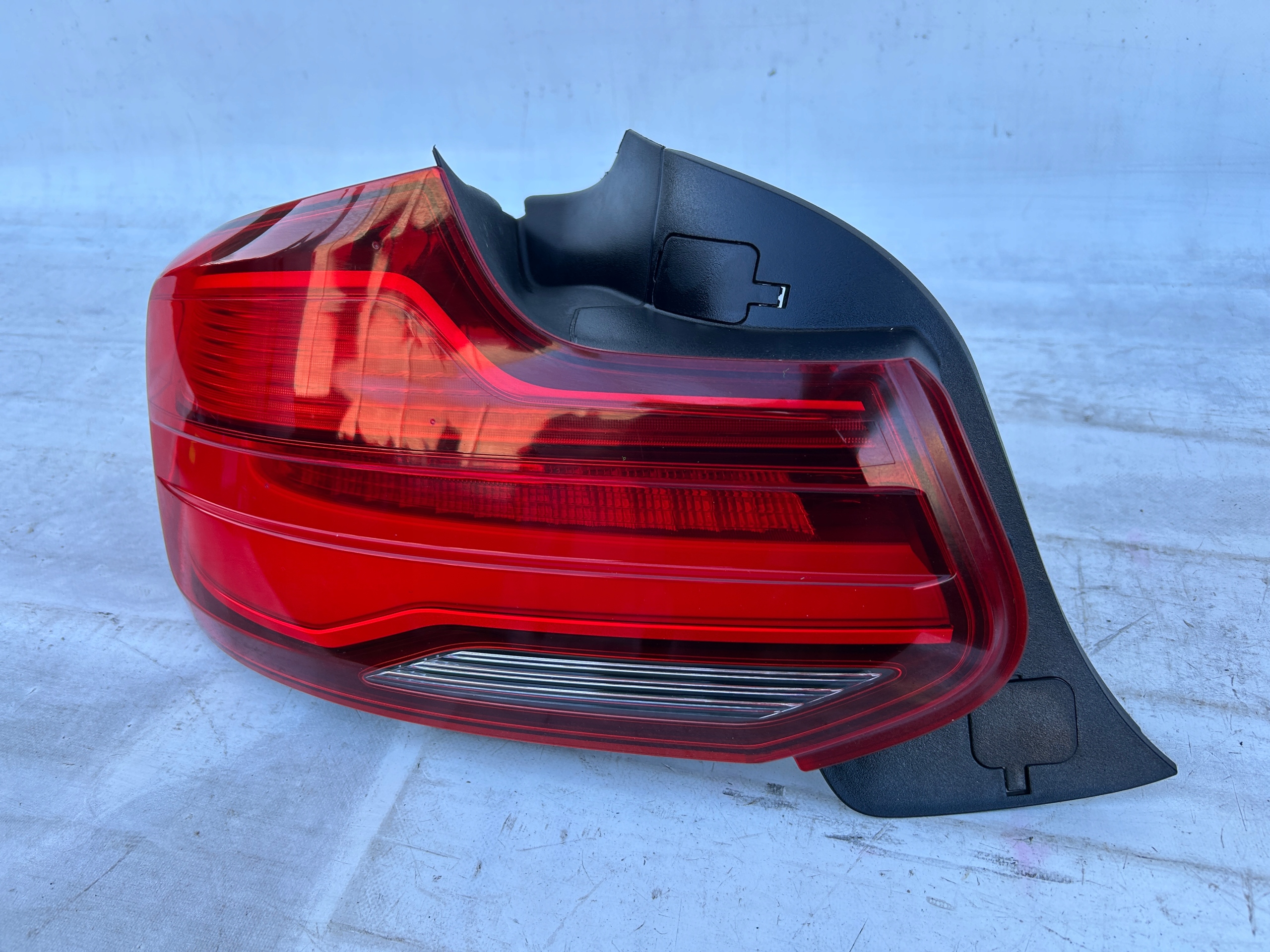 BMW 2 F22 F23 LCI LAMPA LEWA TYŁ LED 7420991 ORYGINAŁ Waga produktu z opakowaniem jednostkowym 10 kg