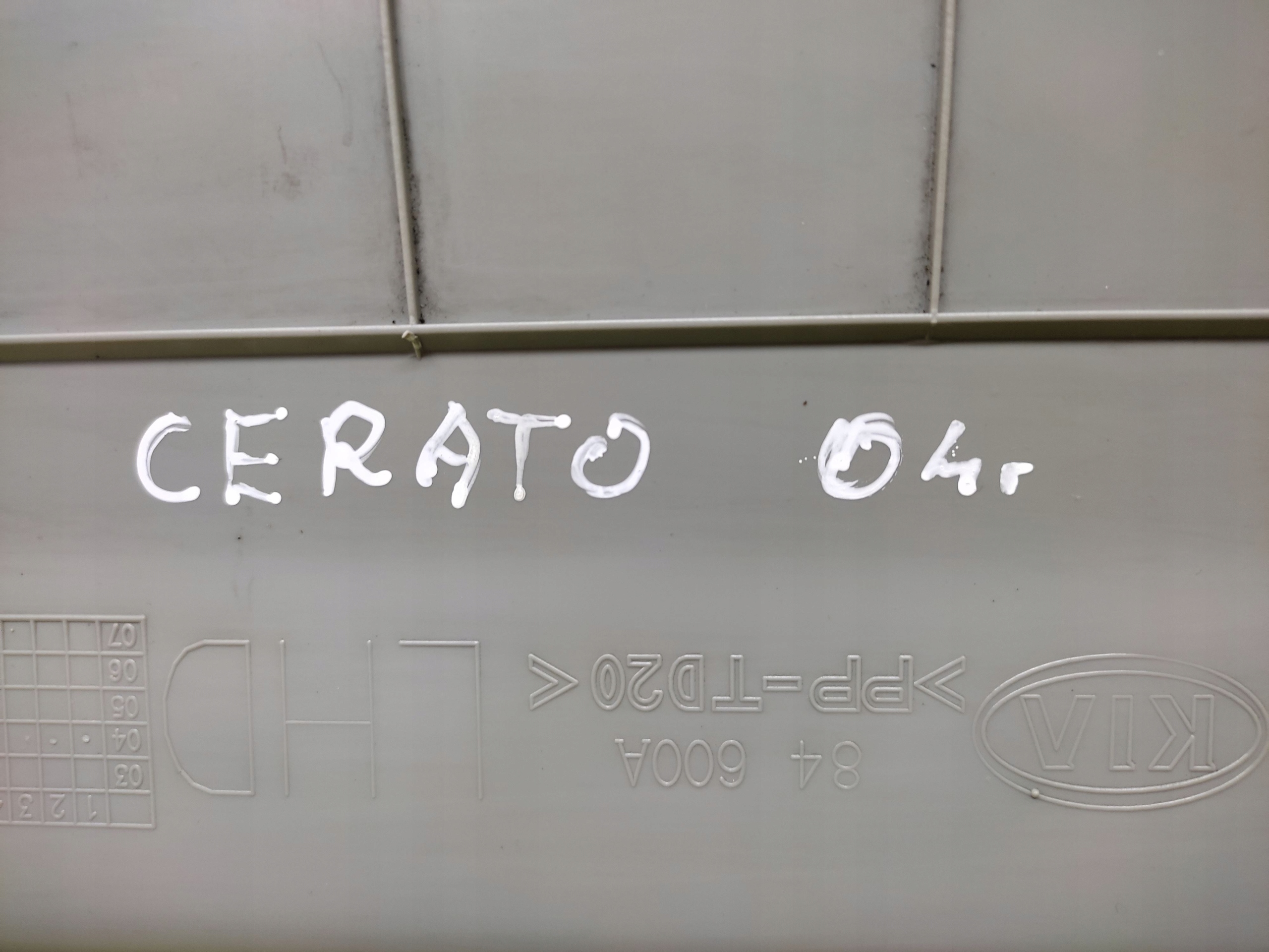 kia CERATO бардачок пассажира