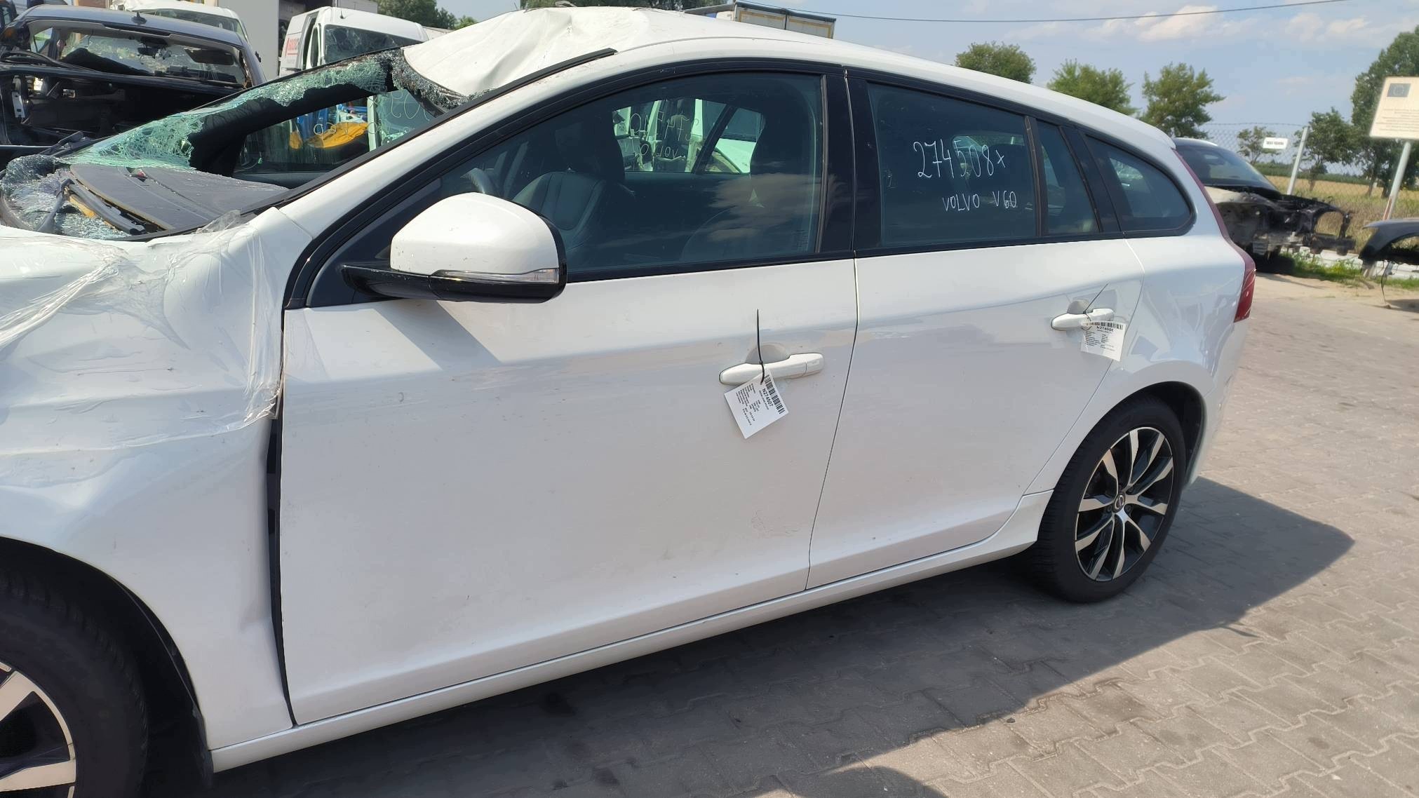 door left front ICE WHITE VOLVO V60 and LIFT