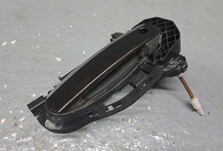 AUDI A6 C6 РУЧКА ДВЕРИ ЛЕВЫЙ ПЕРЕД КЛЮЧА ГО EU