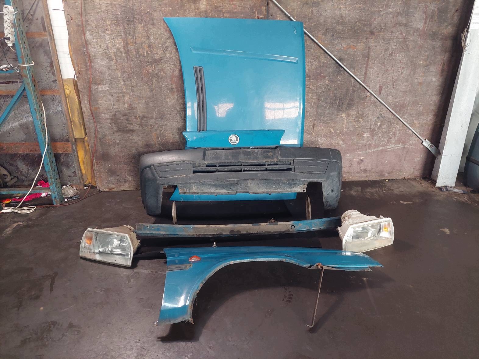 complete front bonnet bumper light fender SKODA FAVORIT and