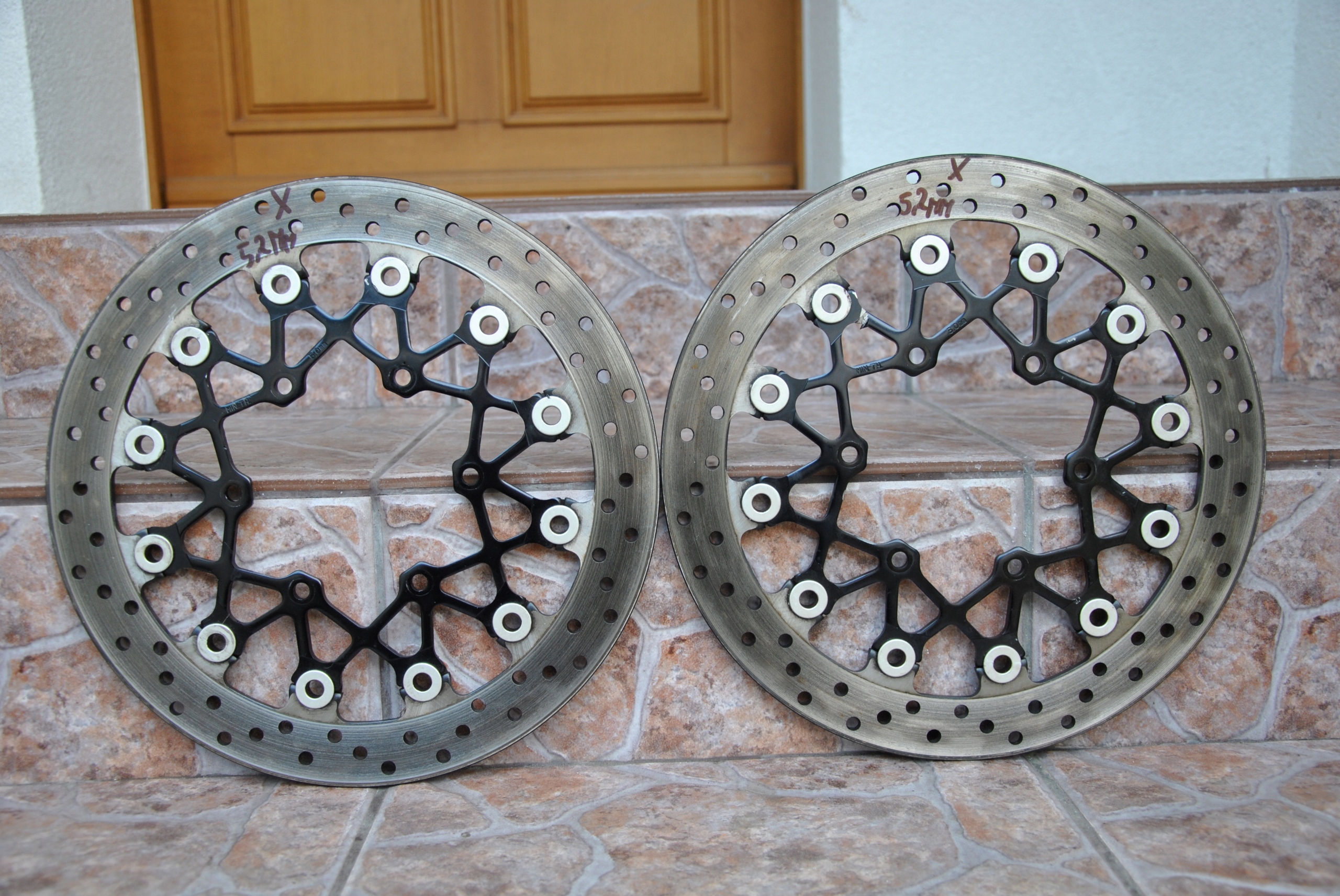 000247 - Передні гальмівні диски Suzuki GSX-R 1000 L2 L1 L0