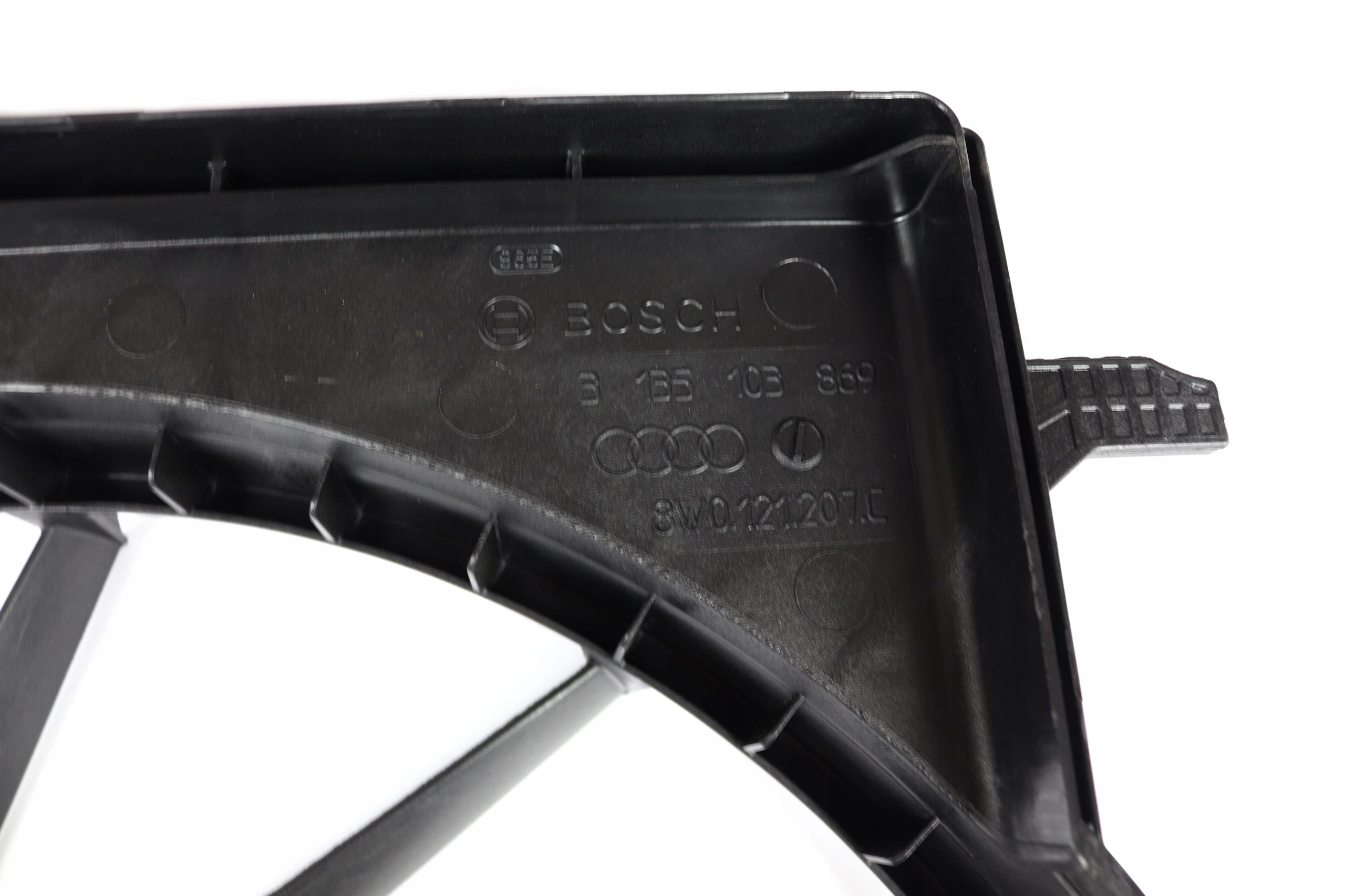 OSLONA WENTYLATORA OBUDOWA PRZOD ASO AUDI 1200W Part number 8W0121207C