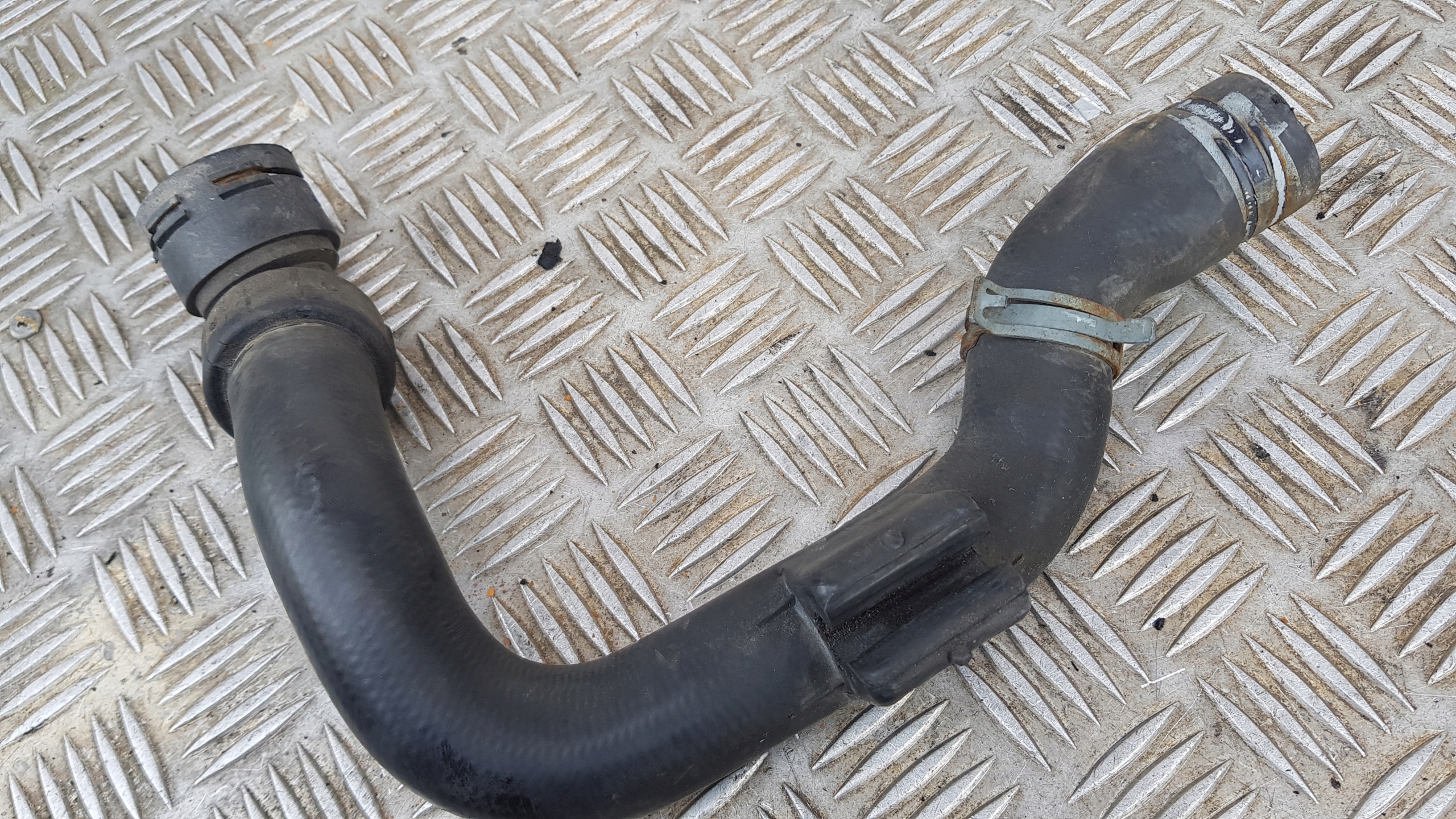 AUDI A4 B6 1.9 TDI crijevo cijev RZEWOD vode 8E0121101C