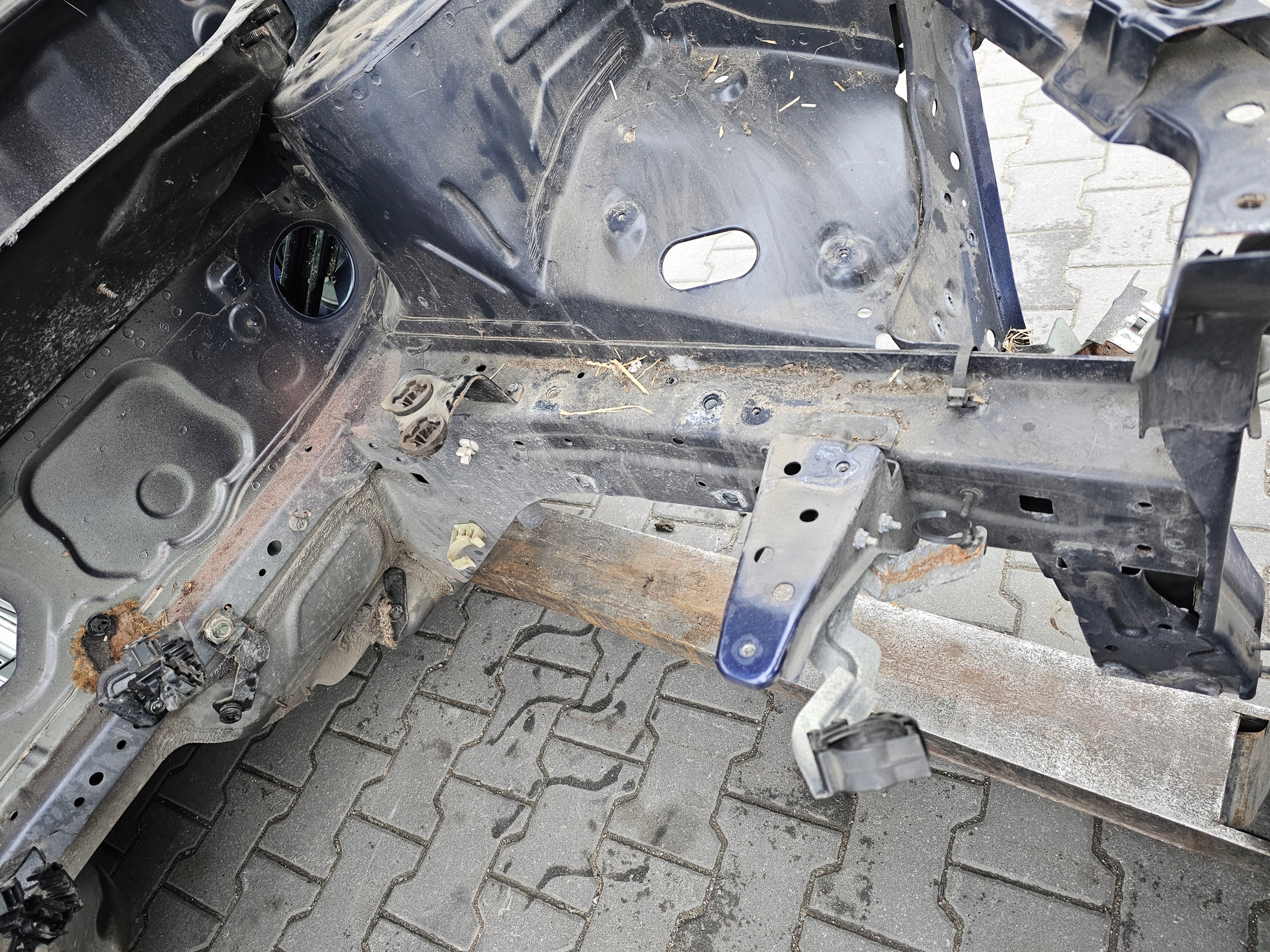 NISSAN QASHQAI J11 quarter left front