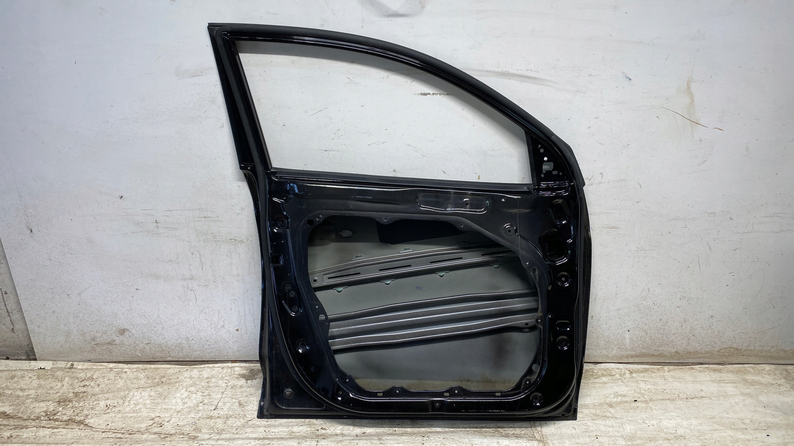HYUNDAI TUCSON II door left left front front PAE 15-18
