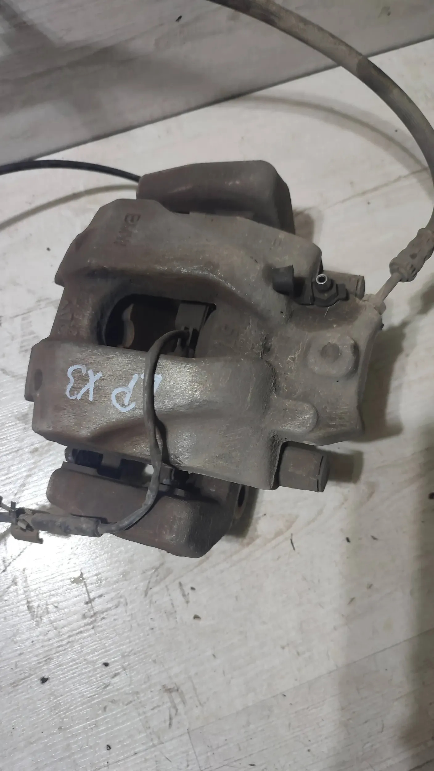 BMW X3 F25 15r 2.0d caliper left front