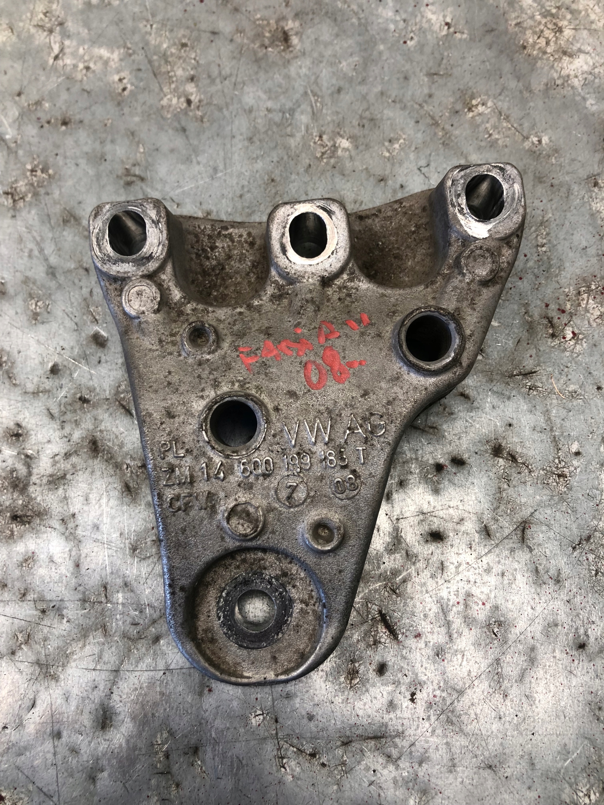 holder engine mount SKODA FABIA II 6Q0199185T