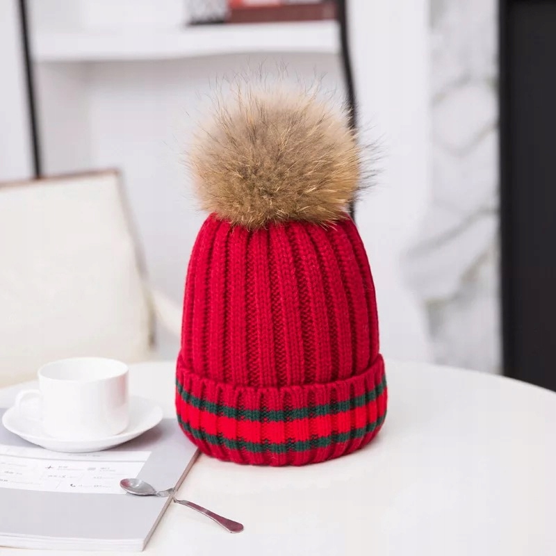

Zimowa Czapka Z Pomponem Unisex Czerwona