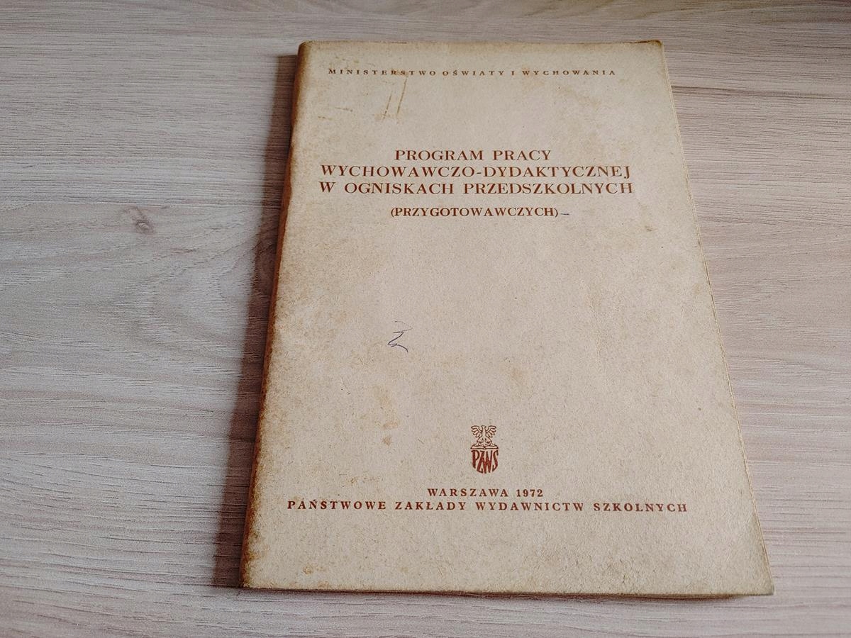 KSIĄŻKA PROGRAM PRAC W OGNISKACH PRZEDSZKOLNYCH