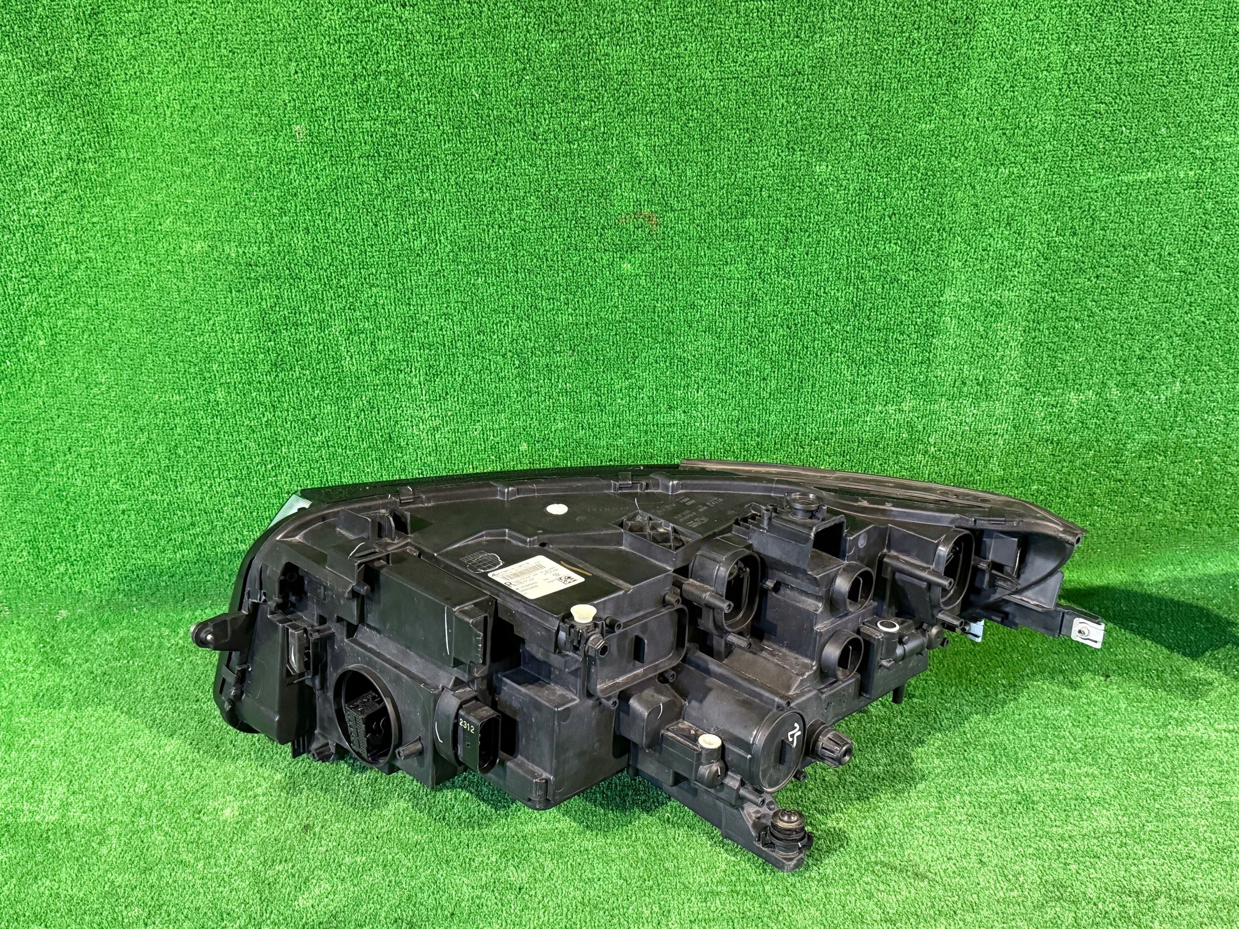 REFLEKTOR droite VW TIGUAN II LIFT nr:399