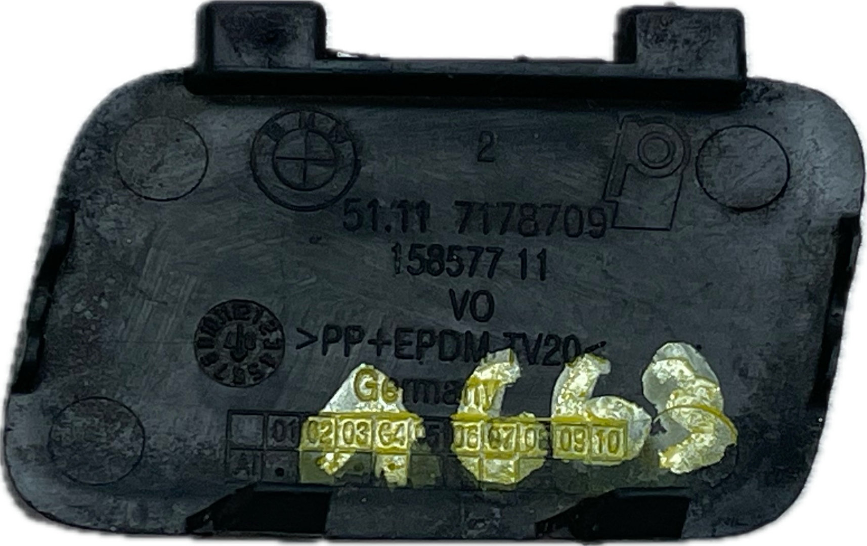 A663 BMW 1 E82 E88 2007 - towing hook cap of a bumper front front 7178709