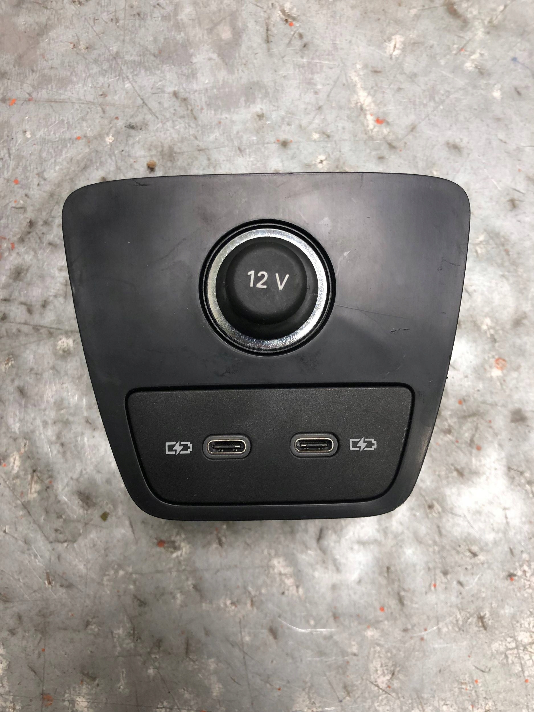 adapter USB-C ZAPALNICZKI AUDI Q4 E-TRON 2G6035954 89A863324A