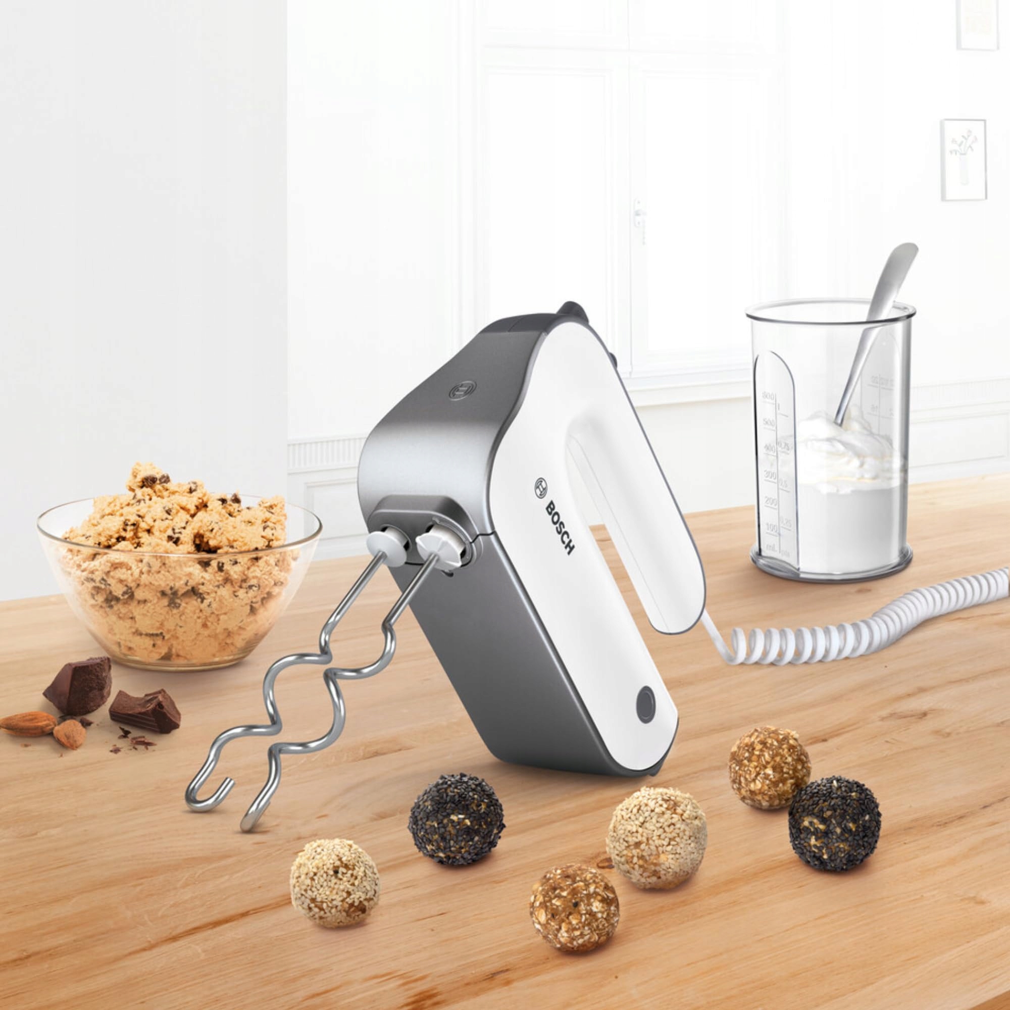BOSCH Mikser Ręczny Styline 850W 5 Prędkości Białosrebrny Różne Końcówki — miniatura 3