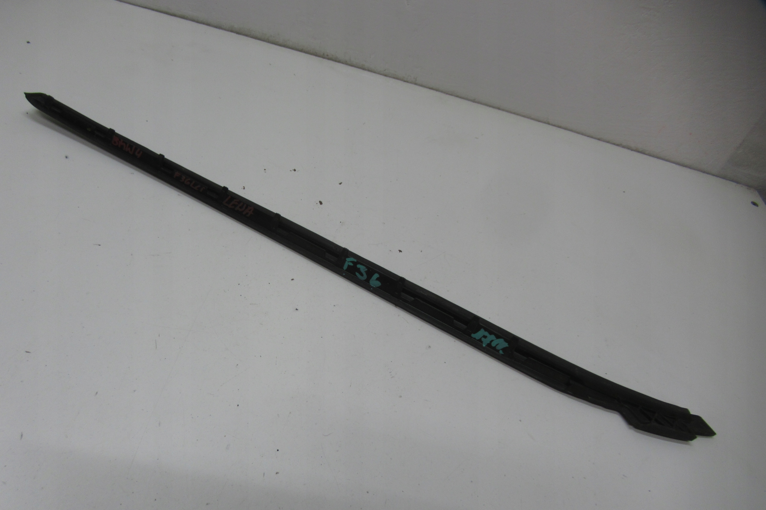 BMW 4 F36 2.0i 17R moulding windows CZOLOWEJ left