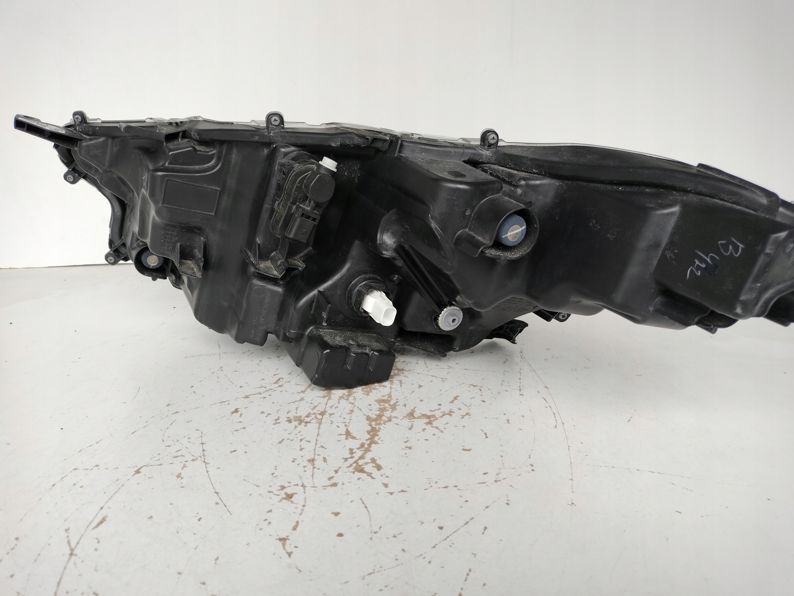 light right REFLEKTOR TOYOTA YARIS IV 20- MAZDA 2 23- FULL LED