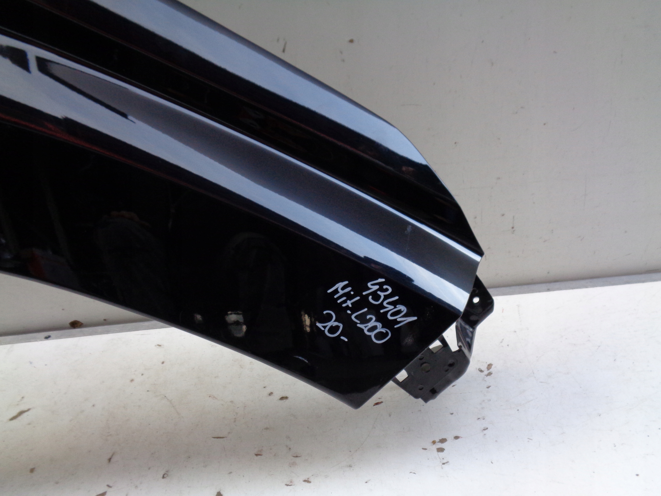 fender right front MITSUBISHI L200 20- NR 43401