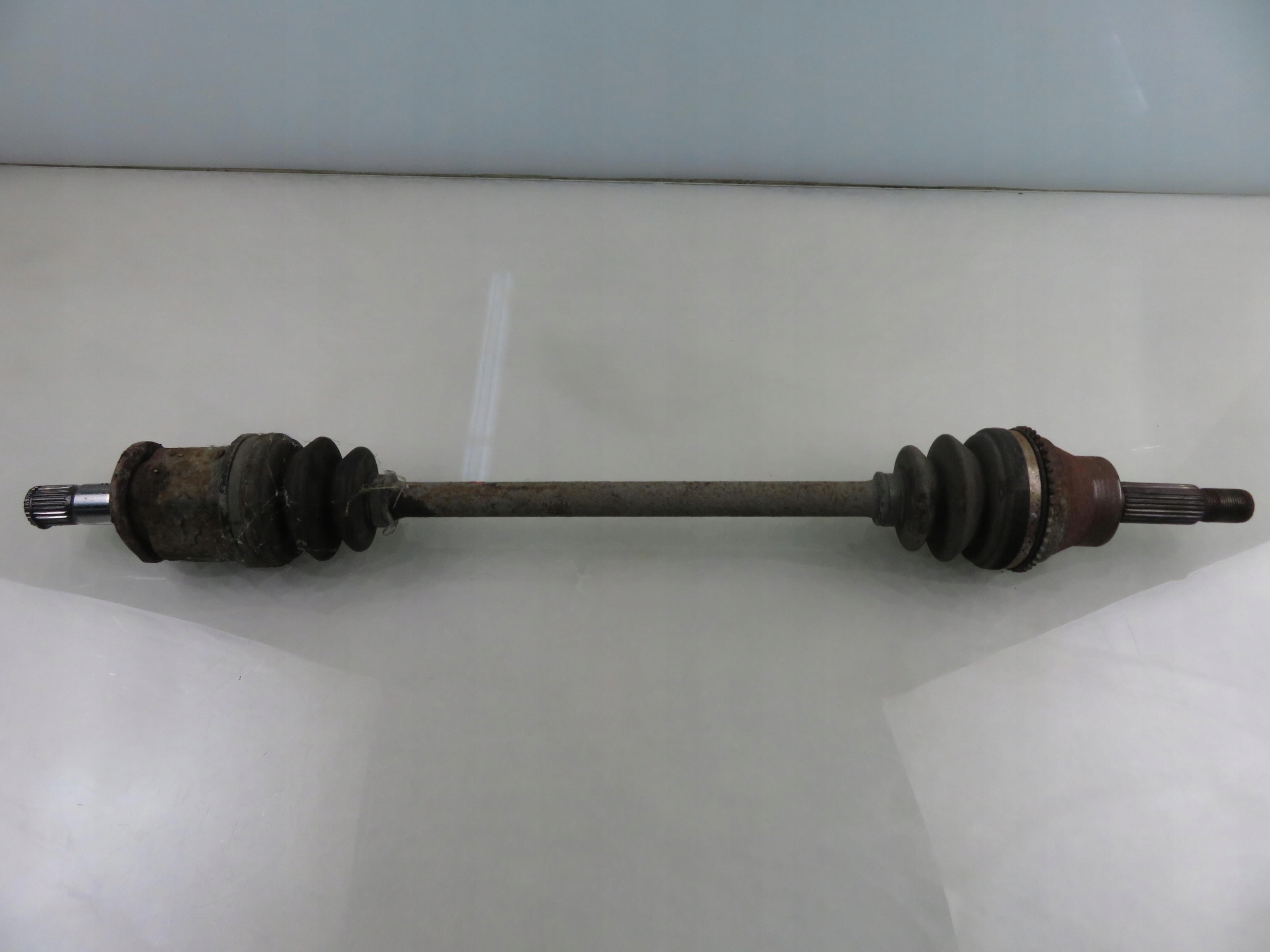 полуось LT M1079747