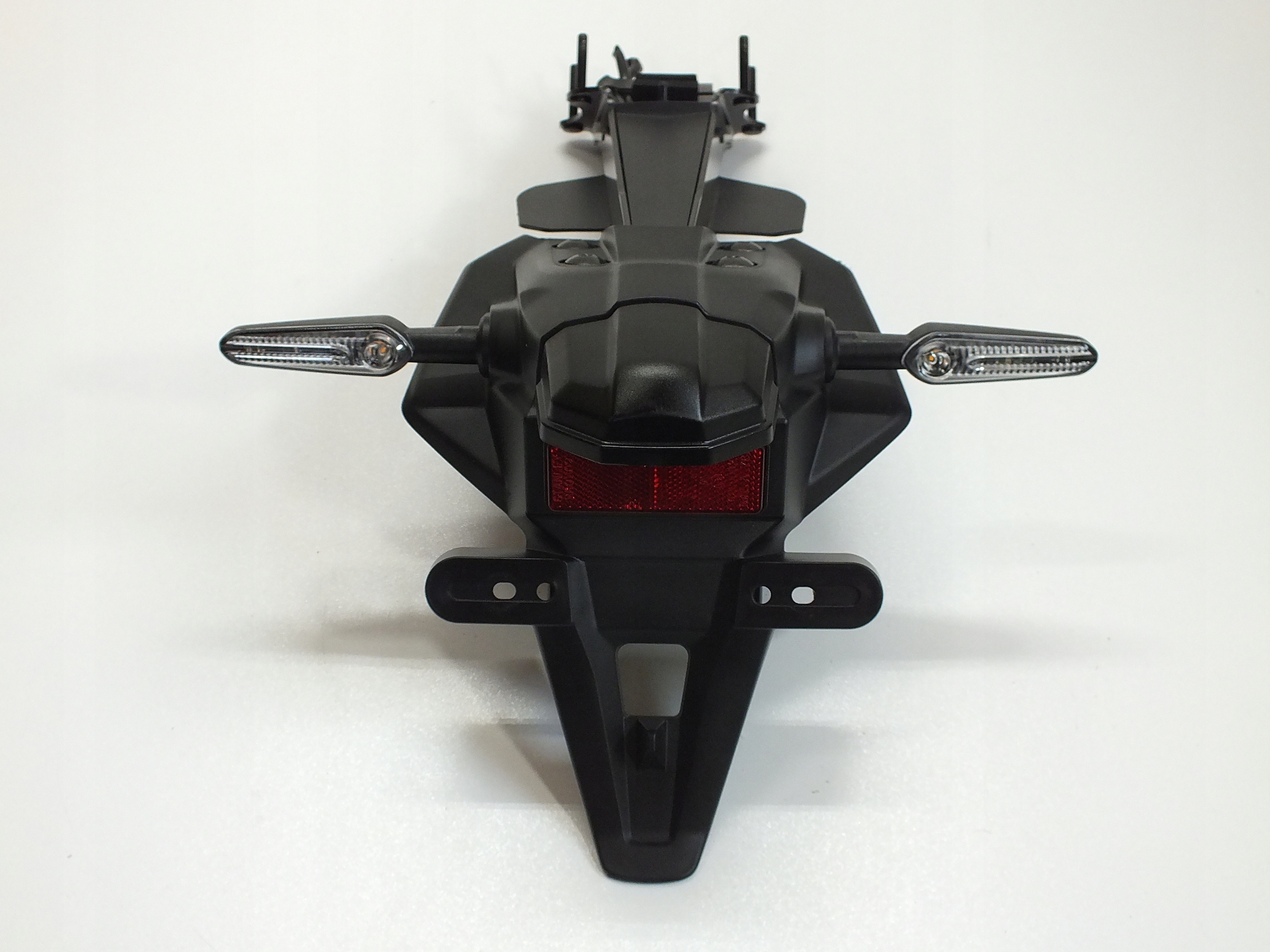 BŁOTNIK MOCOWANIE TABLICY KIERUNKOWSKAZ YAMAHA MT09 MT-09 21-23