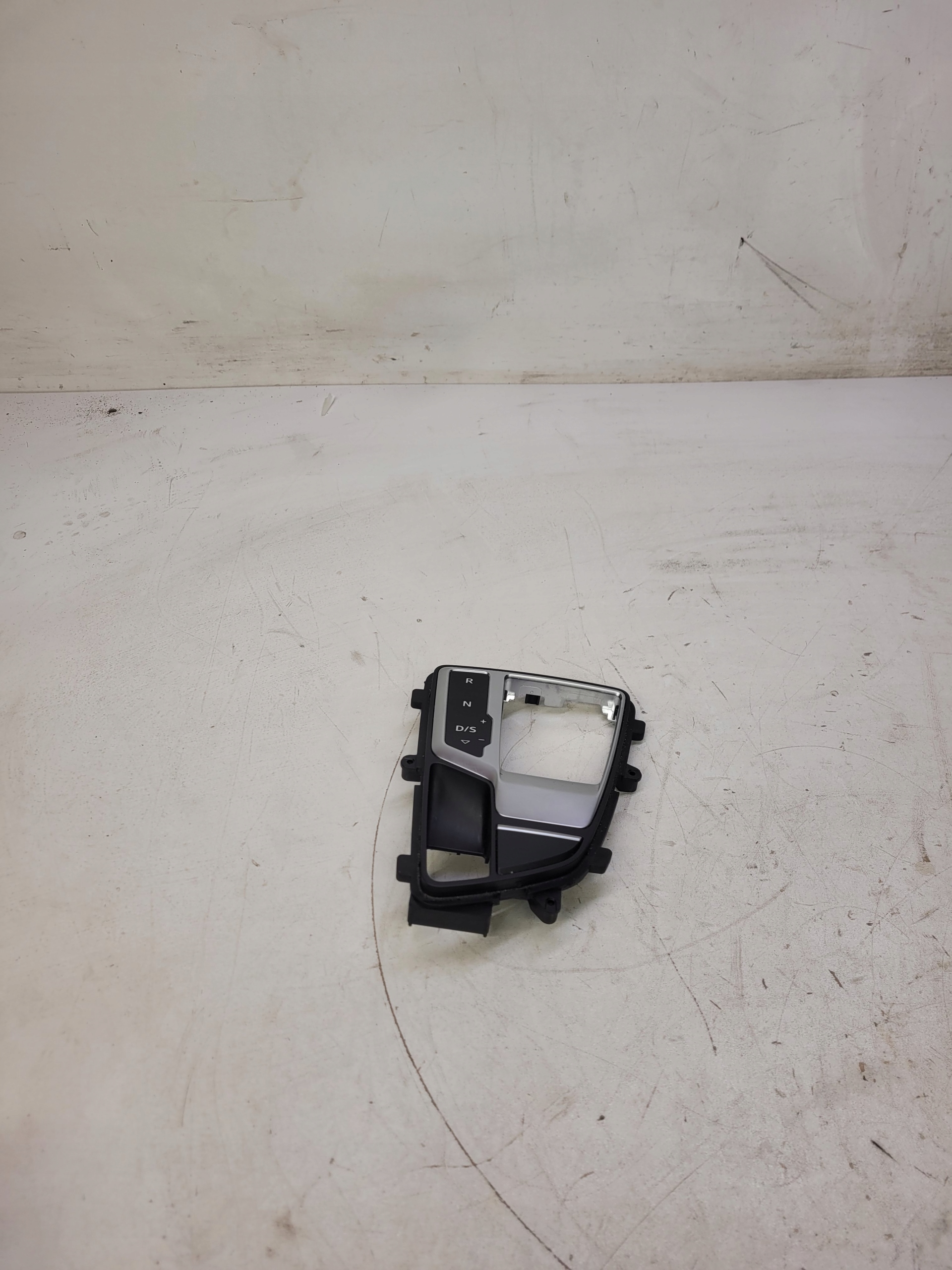 frame changes of the gear AUDI A4 B9 A5 8W1713111C