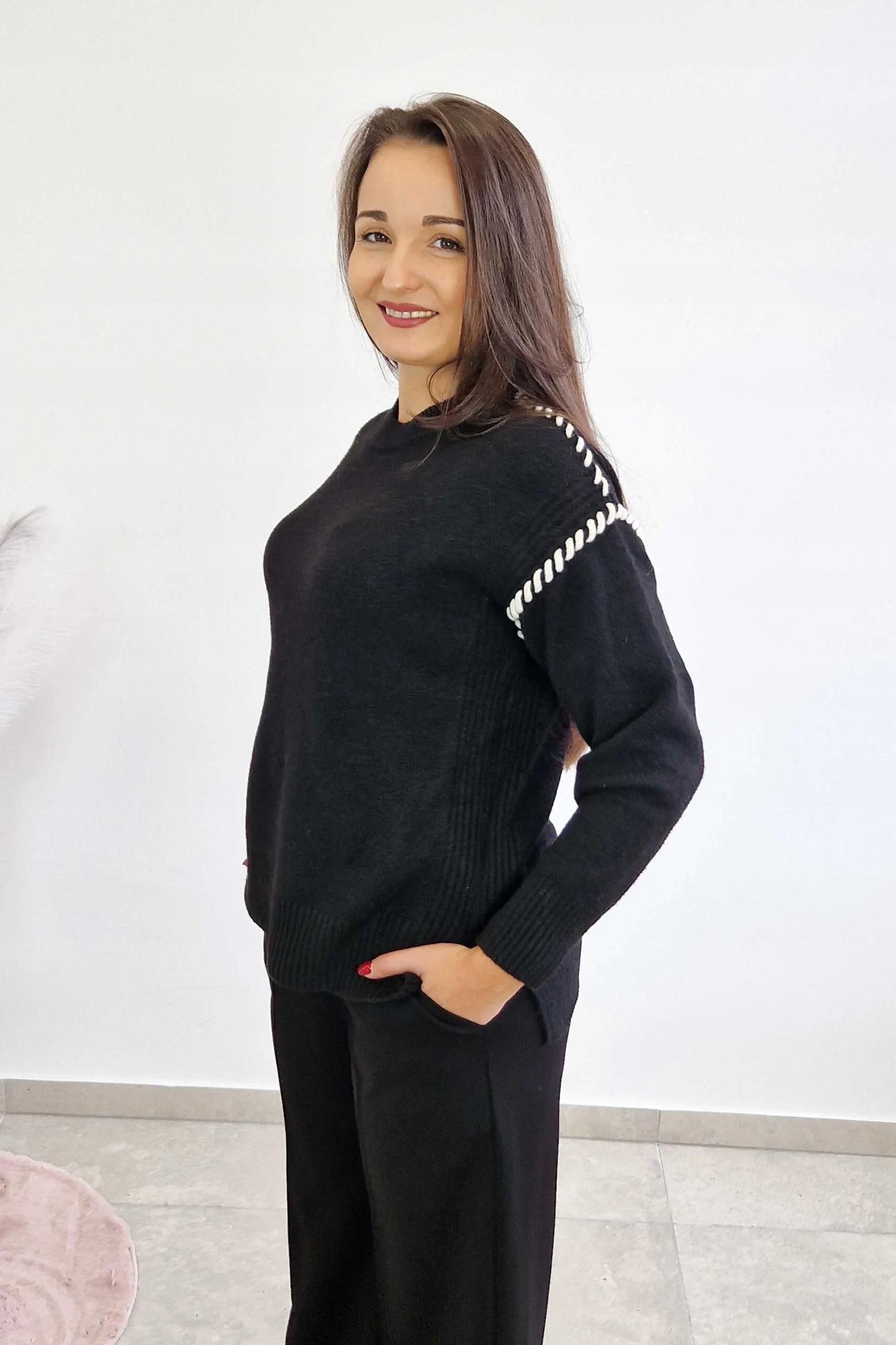 Dámský svetr s dlouhým rukávem a ozdobnými prošitími, černý, Uni