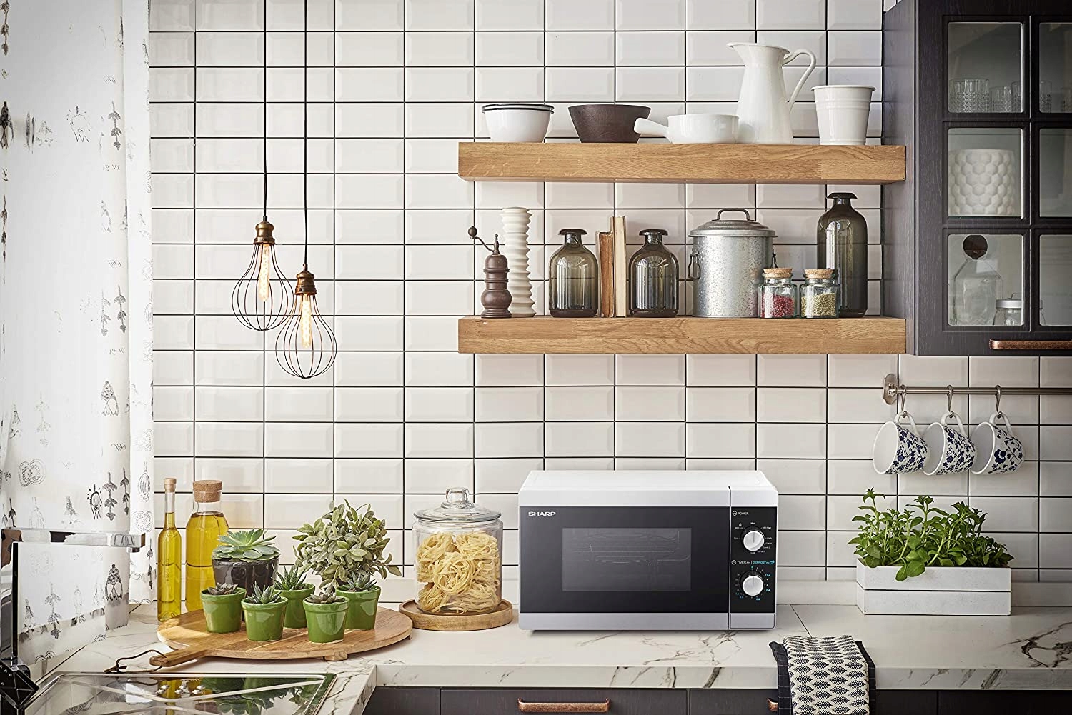 Kuchenka mikrofalowa wolnostojąca Sharp YC-MG01ES Model YC-MG01ES