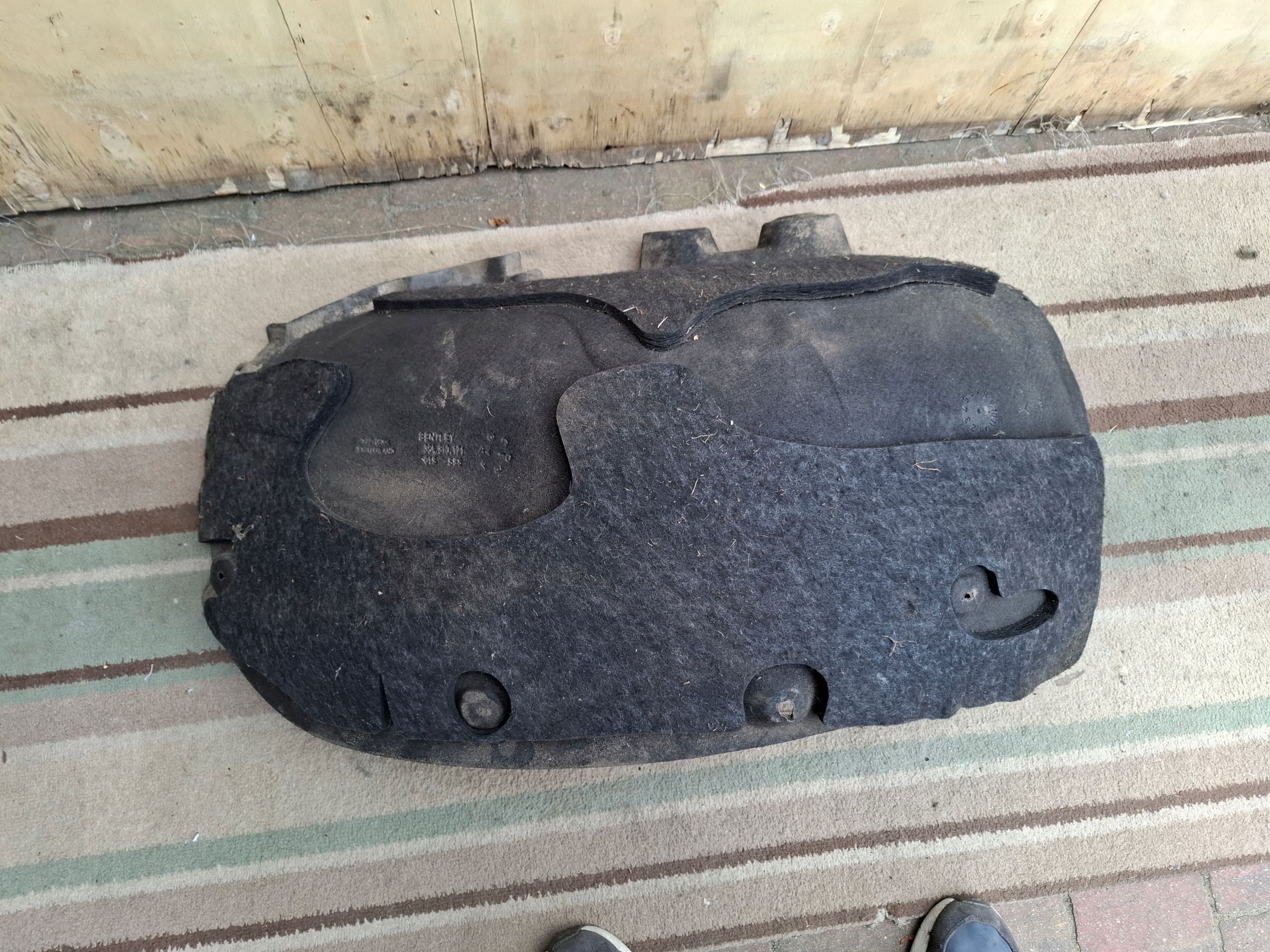 mudguard BENTLEY BENTAYGA 36A left rear part 36A810171A