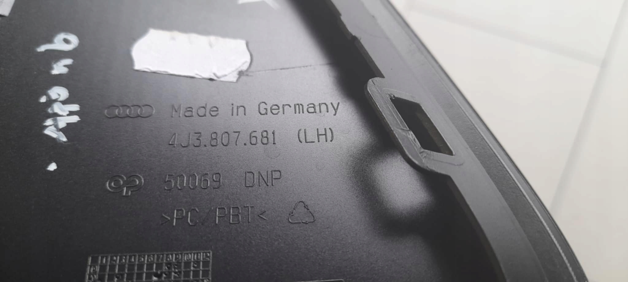 mřížka nárazníku levá AUDI E-TRON GT 4J3807681