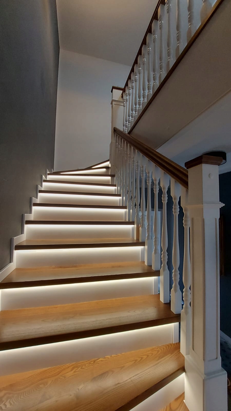 TAŚMA led COB 24V 8W profesjonalna 320 diod/m CRI >90 dzienna 4000K Marka inna