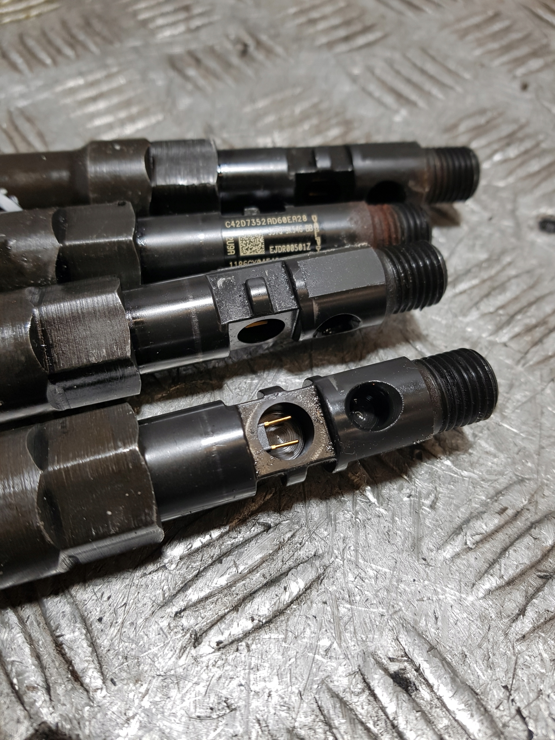 trysky vstřikovače KOMPLET X-TYPE 2.0 D DELPHI 3S7Q-9K546-BB EJDR00501Z