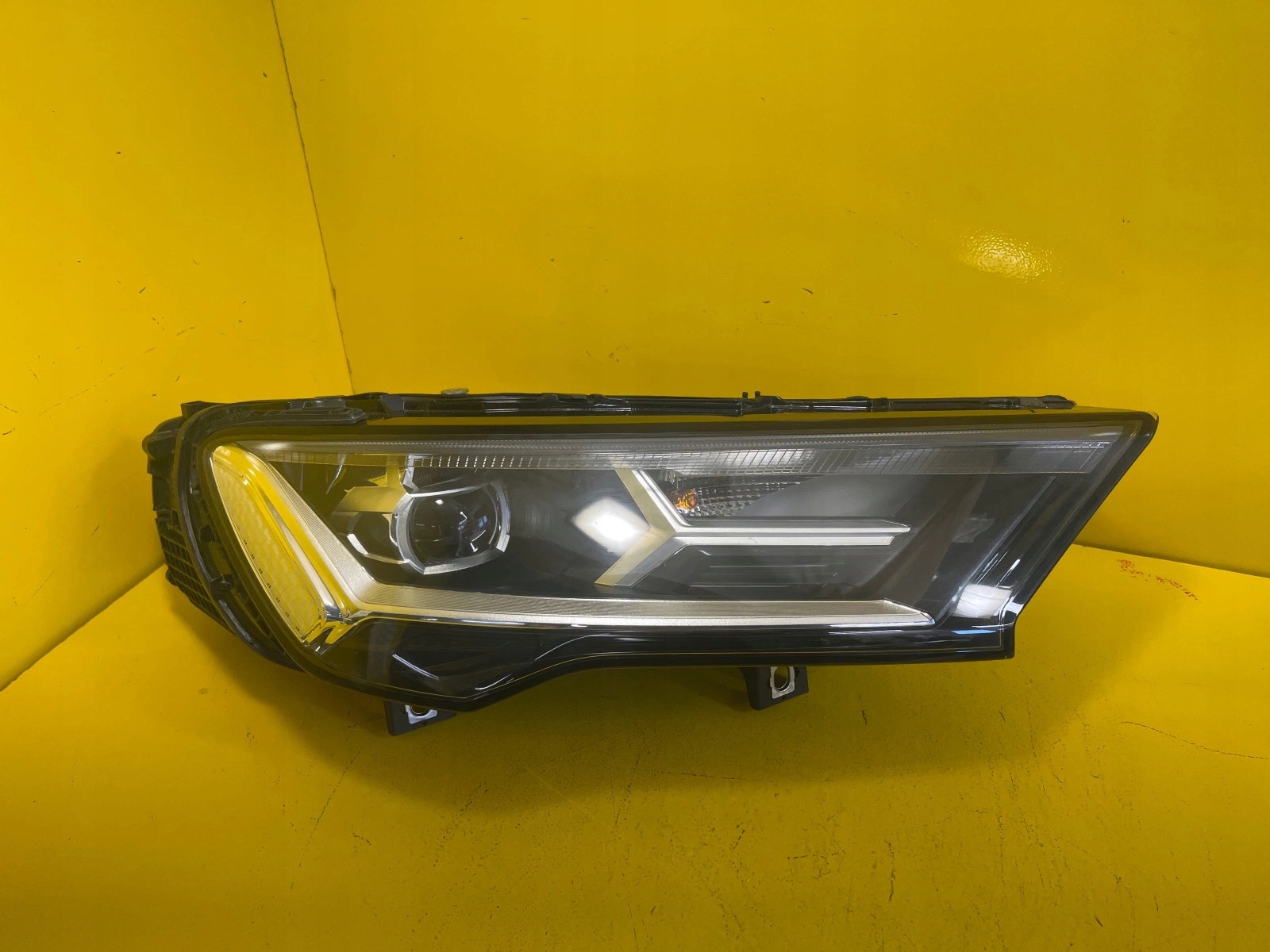 light right Audi Q7 2019- Lift Full Led 4M0941012C