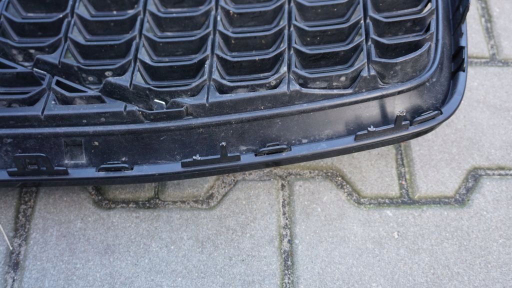 VOLVO XC90 II R-DESIGN - GRILL ATRAPA CHŁODNICY Producent części Volvo OE