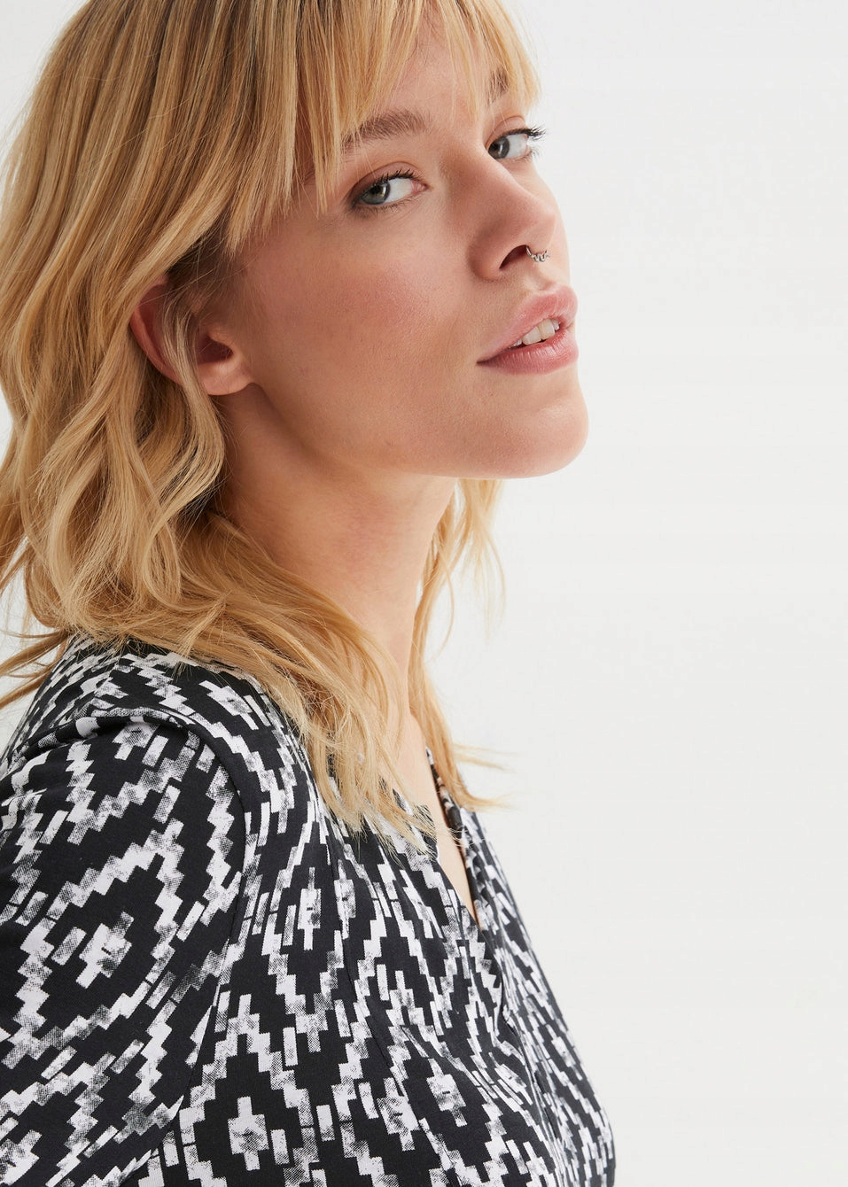 BJ109 SUKIENKA DAMSKA KLASYCZNA WE WZÓR MIDI BONPRIX 52/54 CZARNA Styl klasyczna