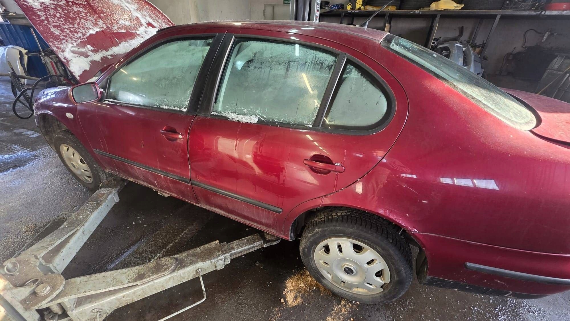 SEAT TOLEDO 2 II 1M LEON 1 e Cofano bordeaux LS3R