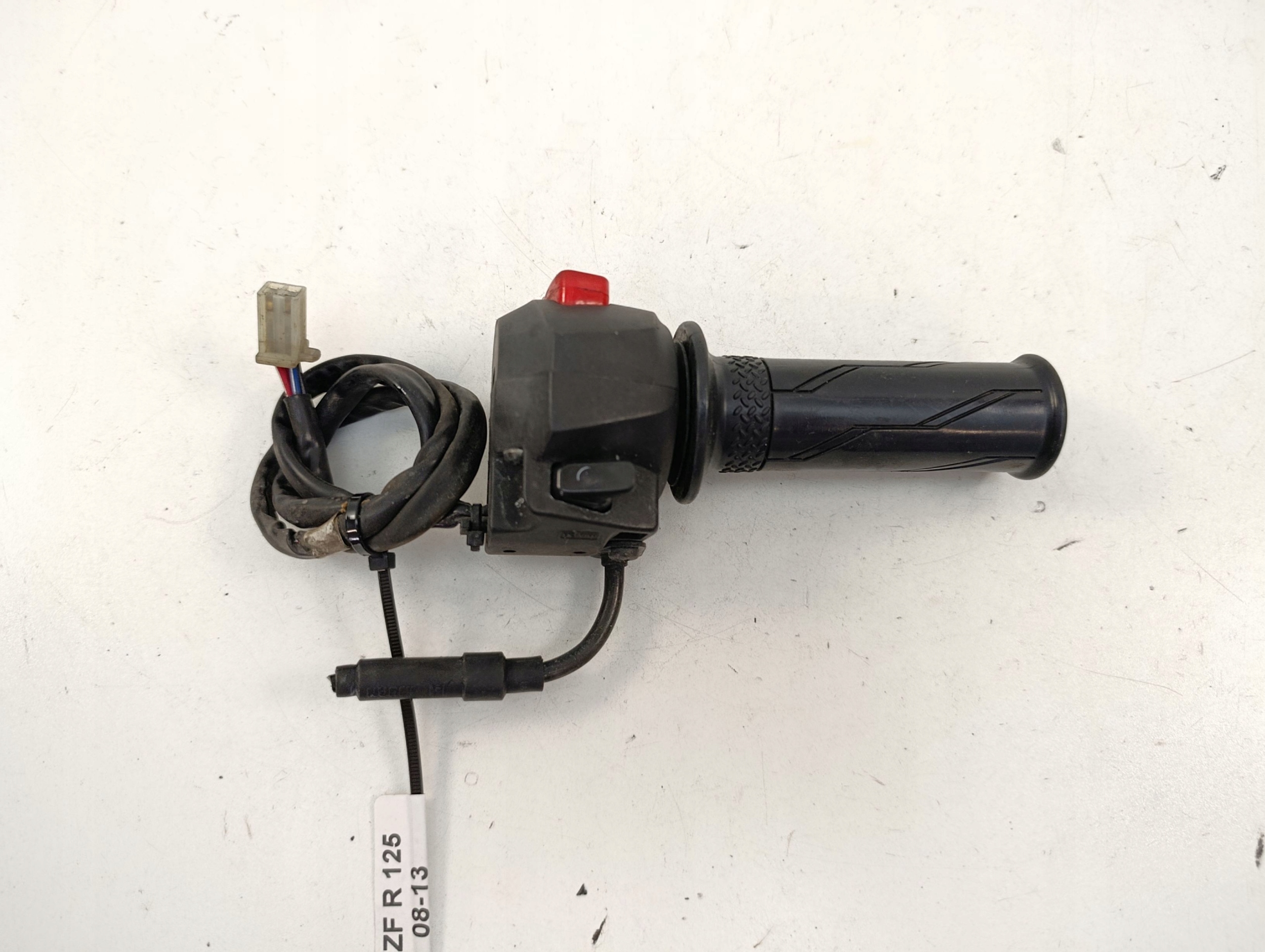 YAMAHA YZF 125 R 08-13 PRZEŁĄCZNIK PRAWY + ROLGAZ