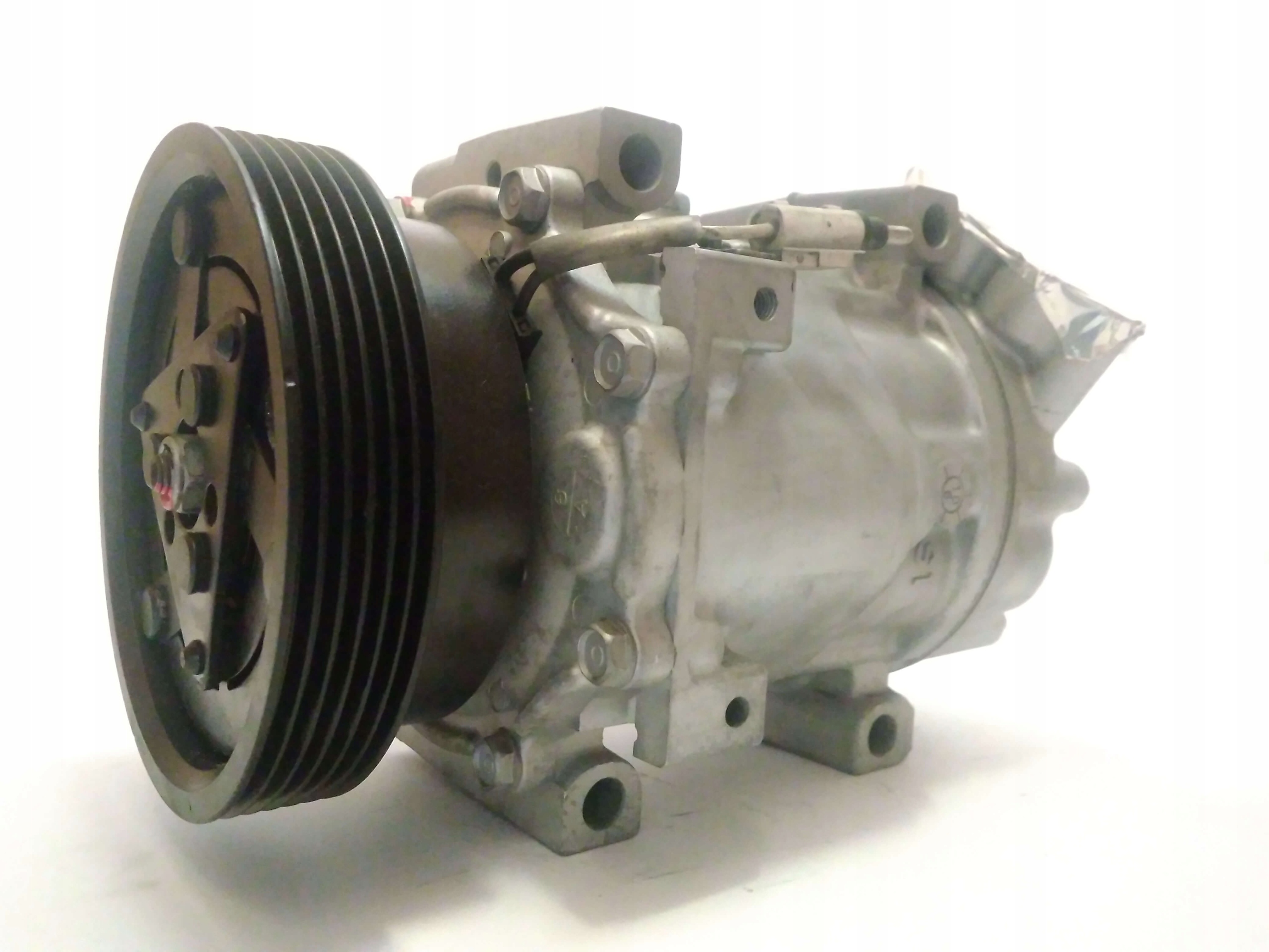 82 00 - Компресор кондиціонера LOGAN Duster SANDERO 1.6 і