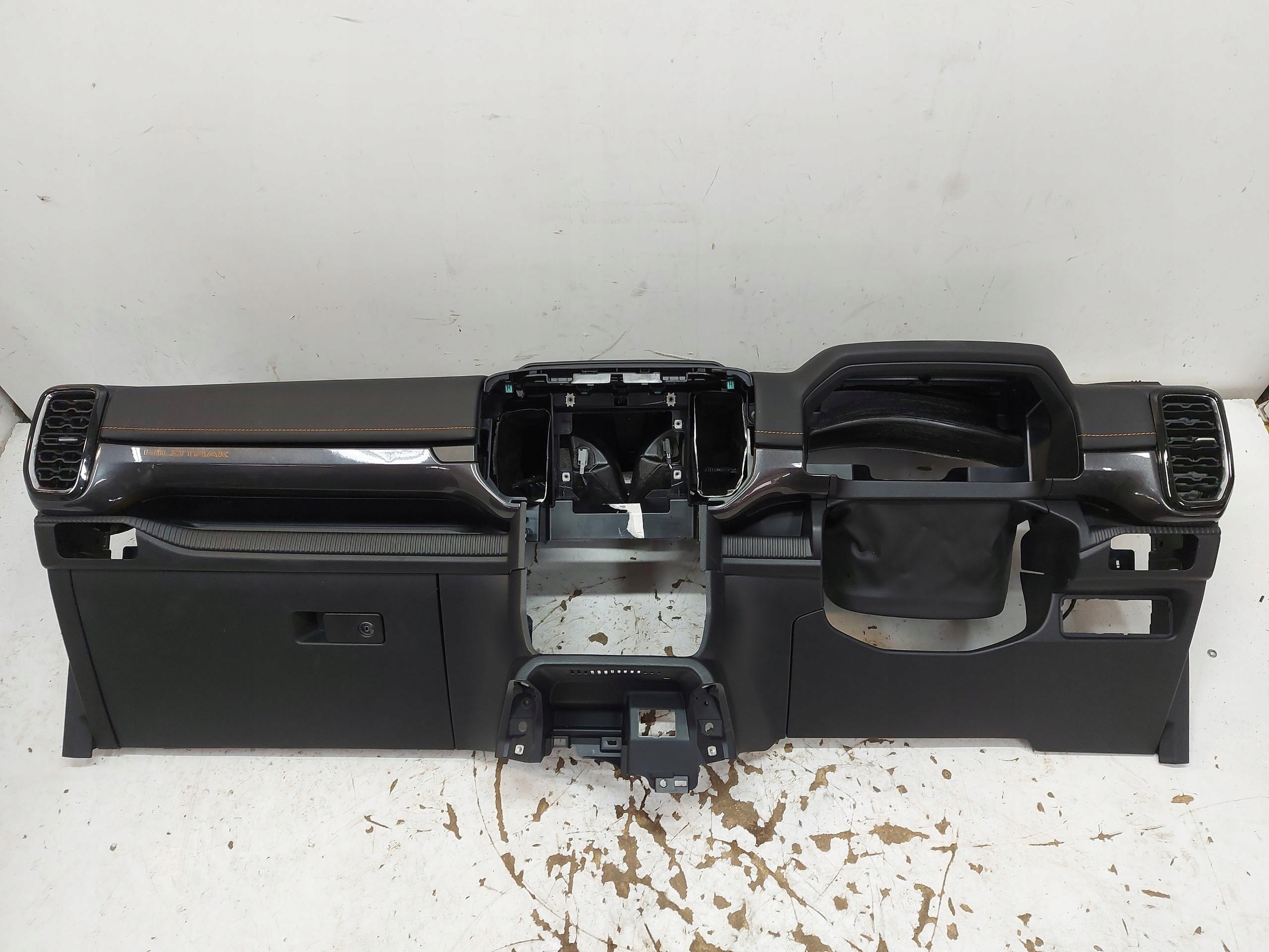 Ford Ranger VI 6 cockpit dashboard instrument panel UK RHD FORDDESKA526