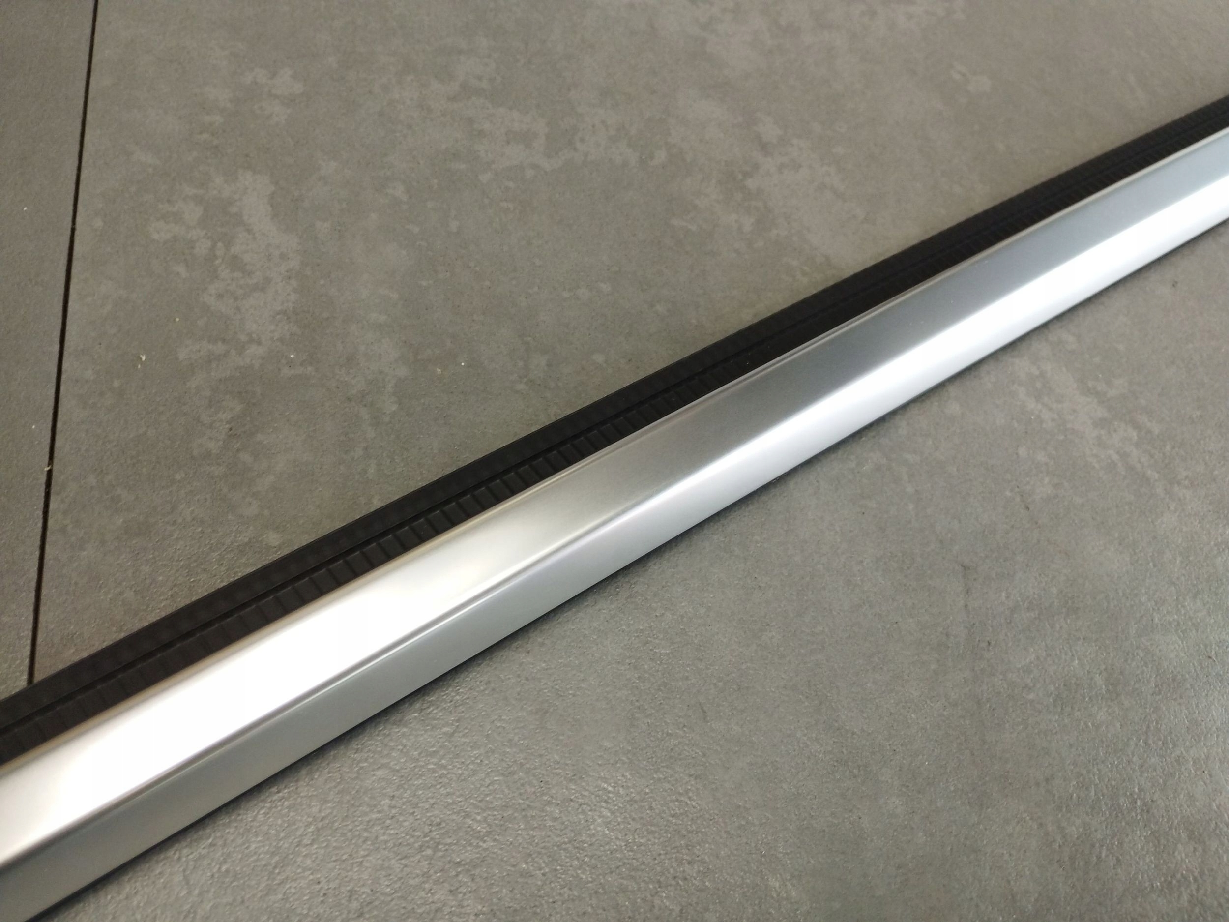 BMW X4M F98 moulding door left