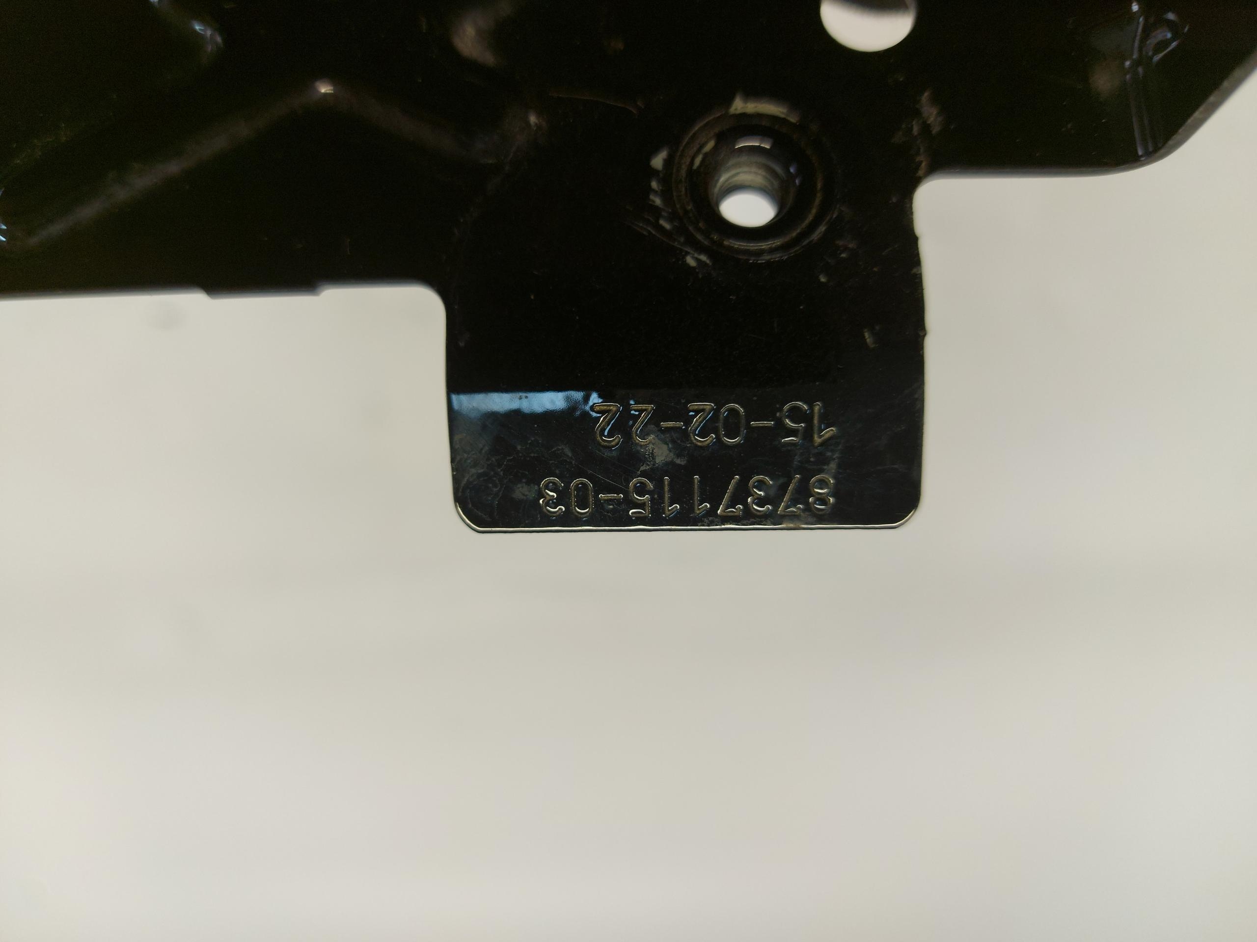 BMW U06 200i Support plaque Console Aile Avant Gauche 8737115