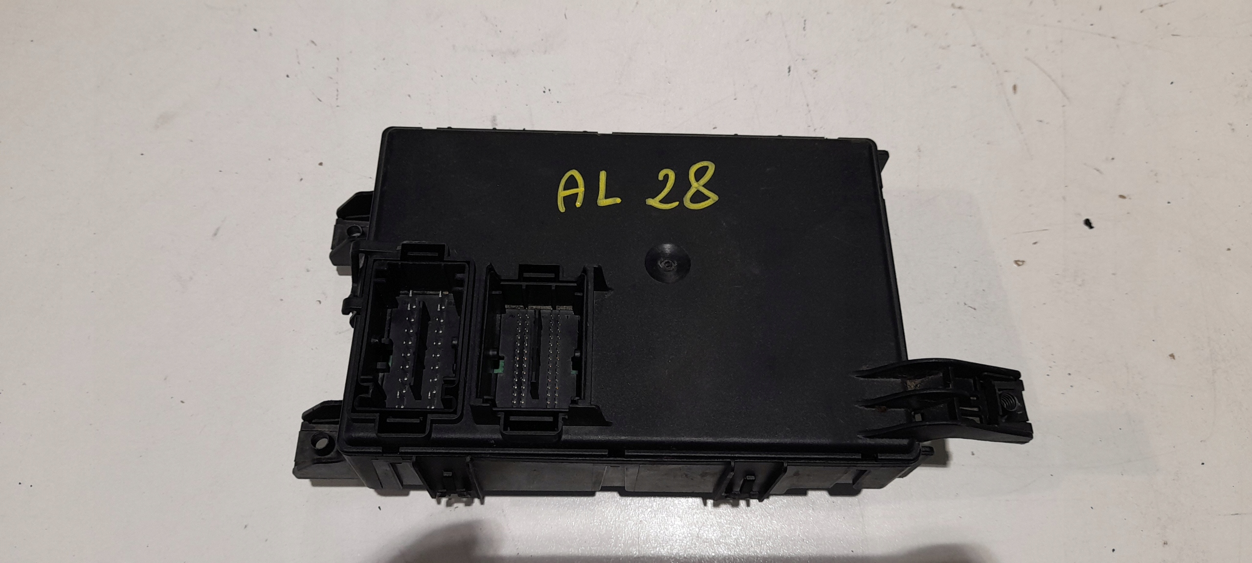 MODULE FUSIBLES 13308950 OPEL CORSA D