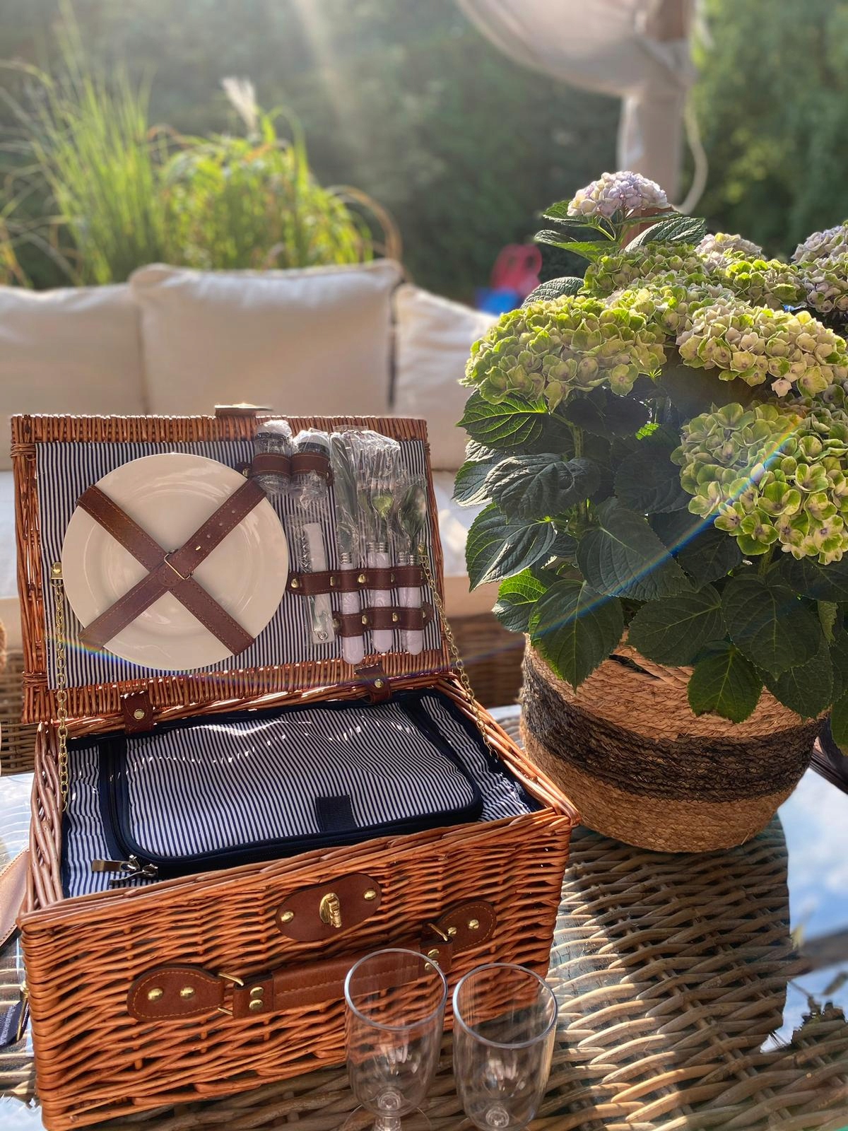 KOSZ PIKNIKOWY WIKLINOWY TALERZE SZTUĆCE TERMICZNY Marka Bingo-Shop