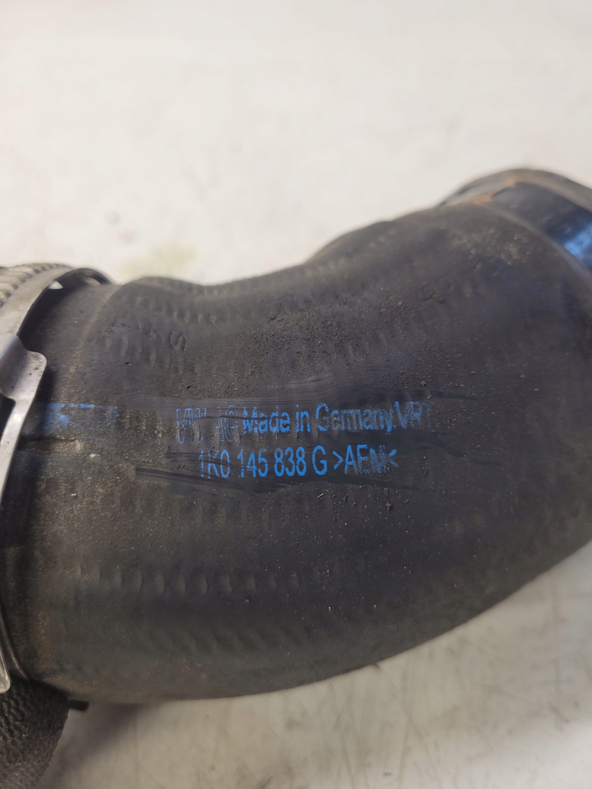 trouba hadice intercoolera AUDI VW SKODA 1K0145838G