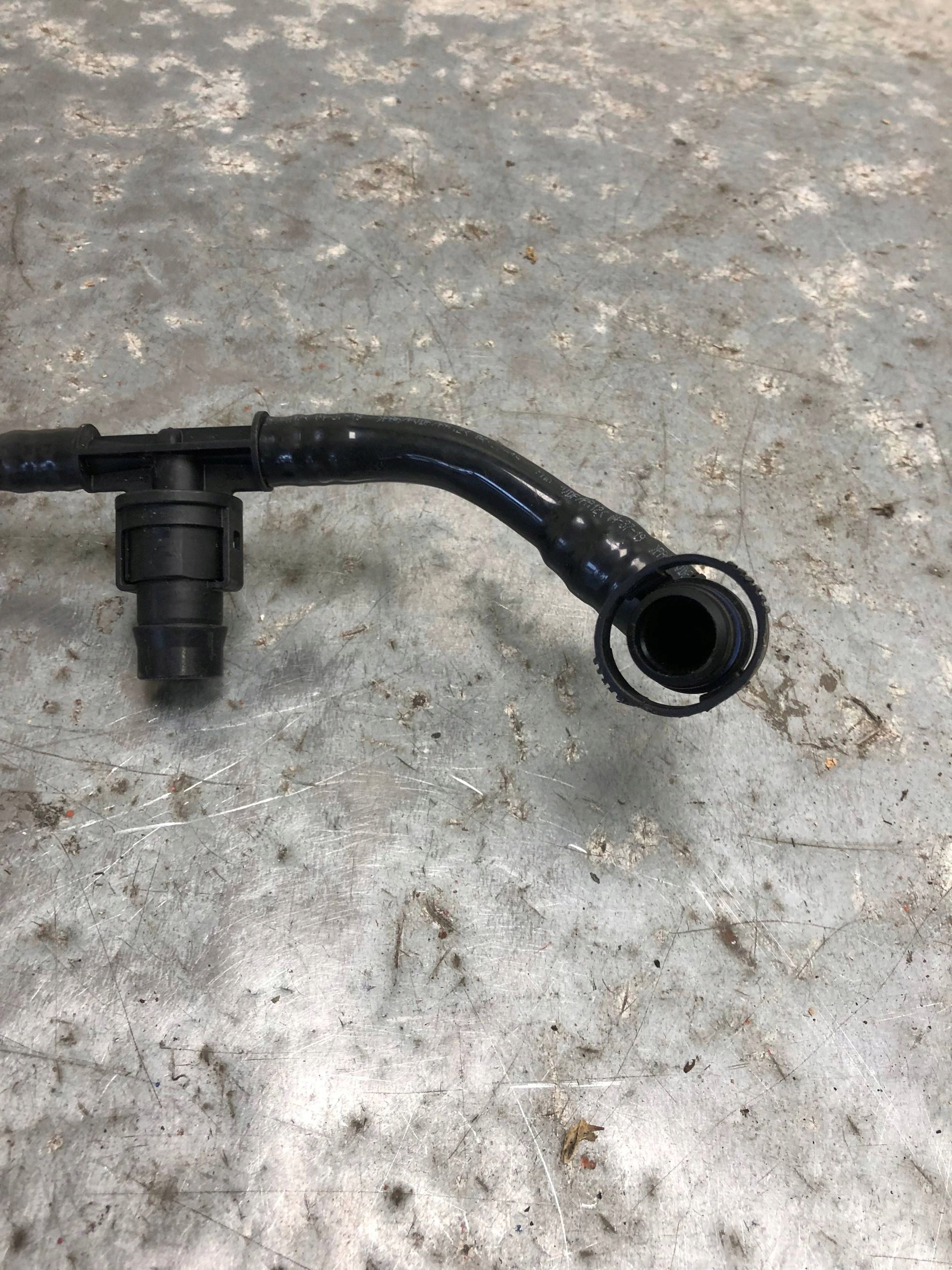pipe air hose VW AUDI 04E129656AK 04E133366DJ