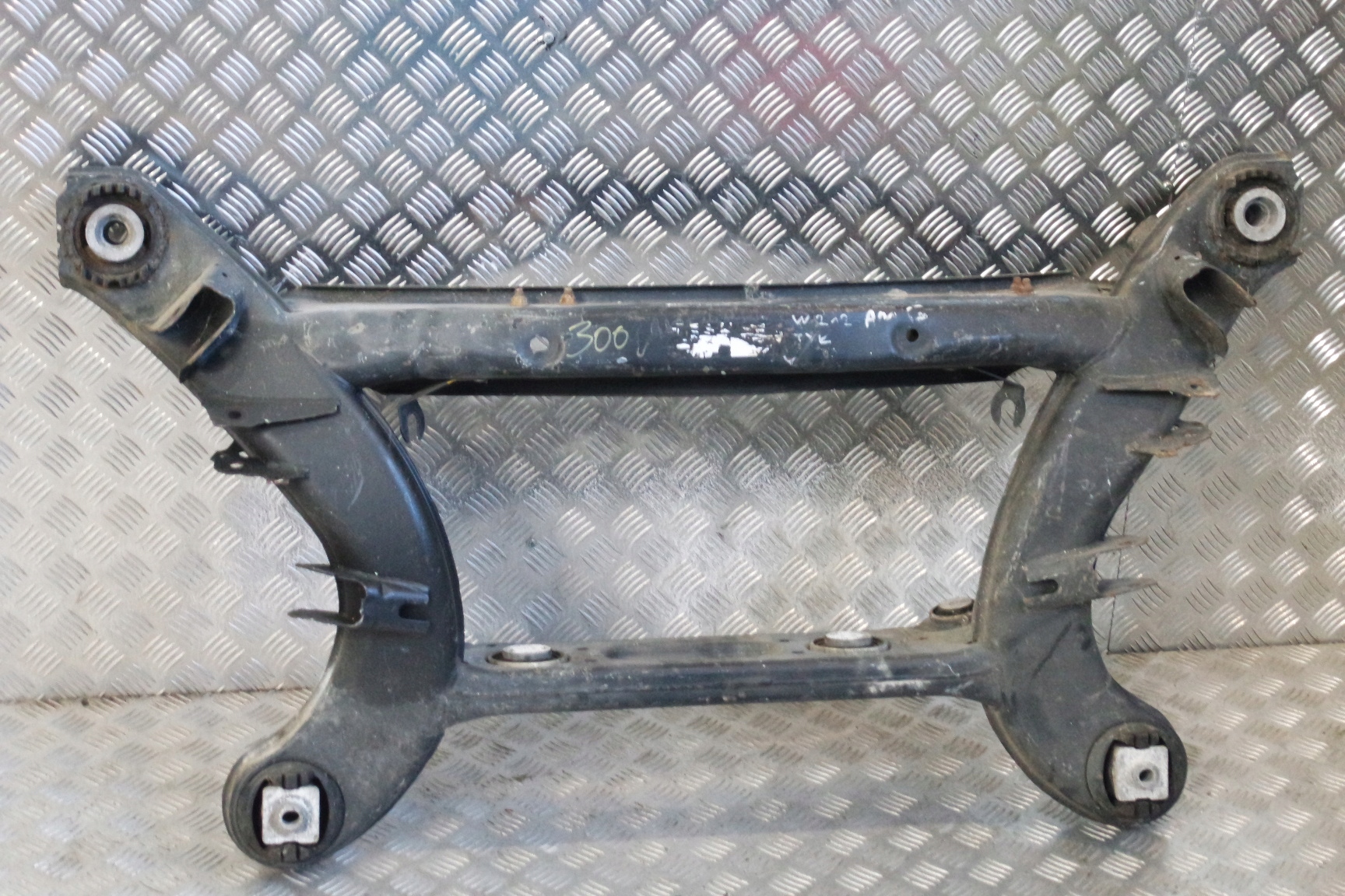 WOZEK SANKI TYL MERCEDES W212 6.3 AMG