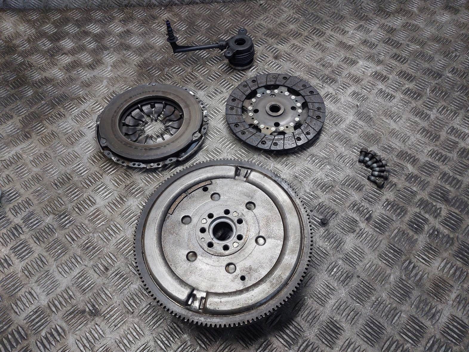 VOLANO USATO + disco + di pressione + LOZYSKO RENAULT MEGANE III 1.5 DCI
