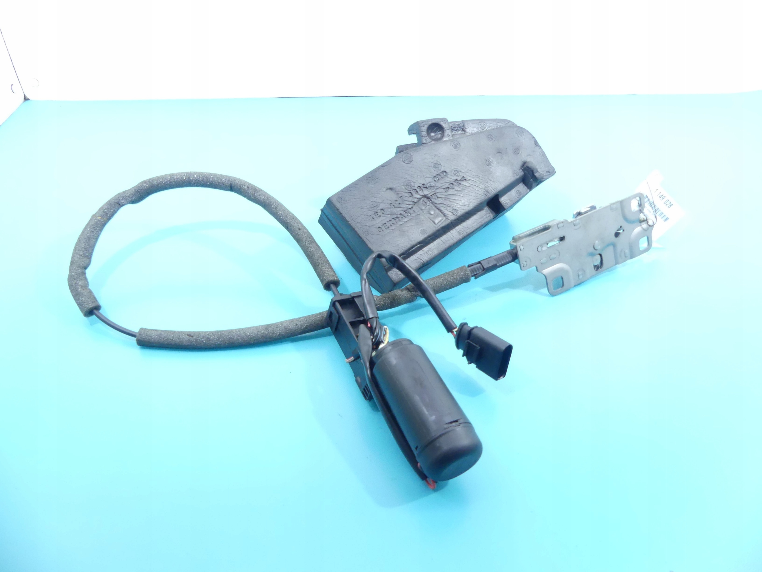 Замок защелки задний 4E0827383C AUDI A8 D3