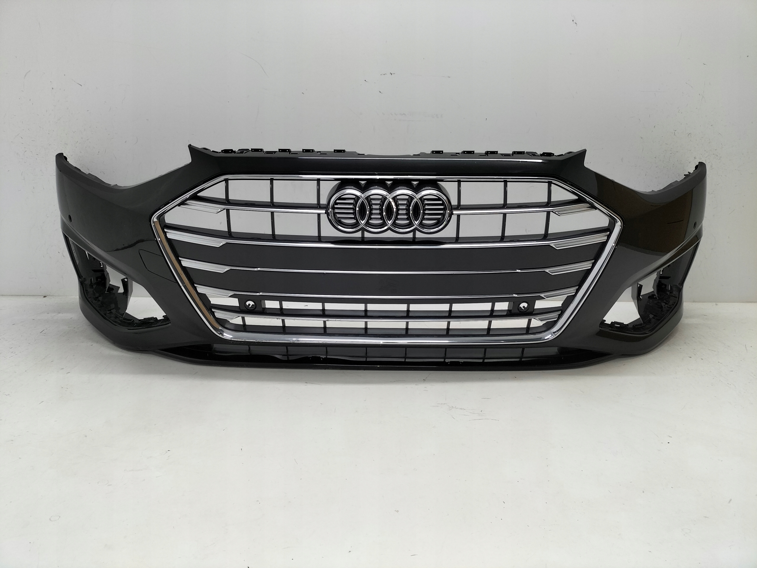 nárazník přední předek AUDI A4 B9 LIFT 19