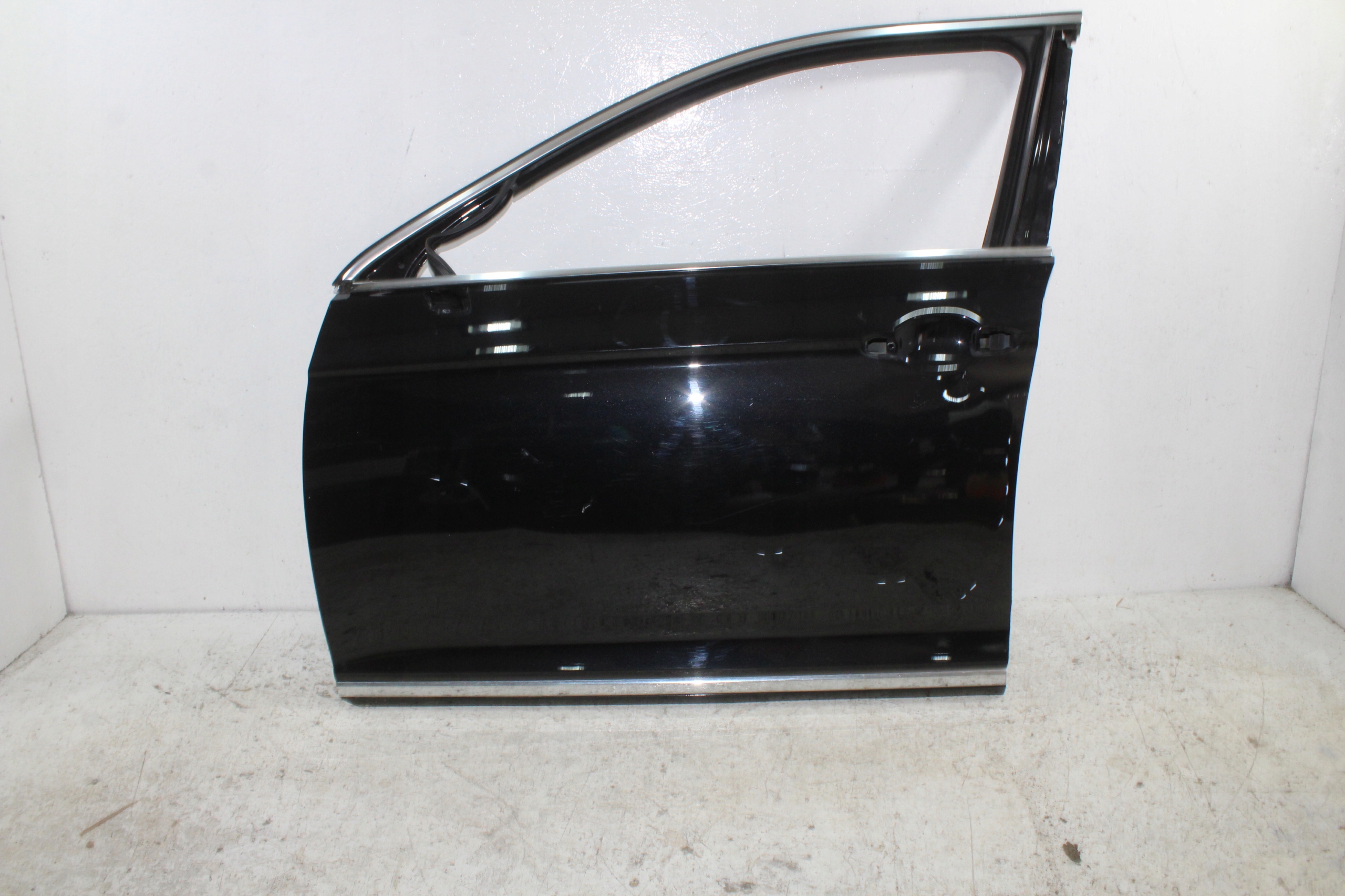 VW Passat B8 door left front front 3G0831311L