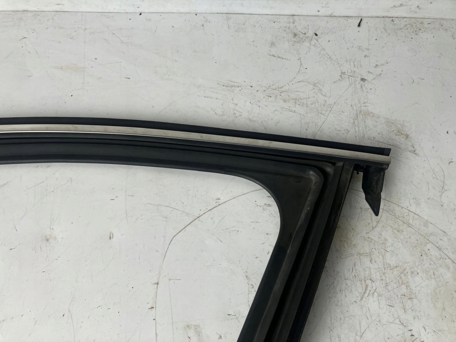 frame gasket door left front PEUGEOT 208 5D CHROM